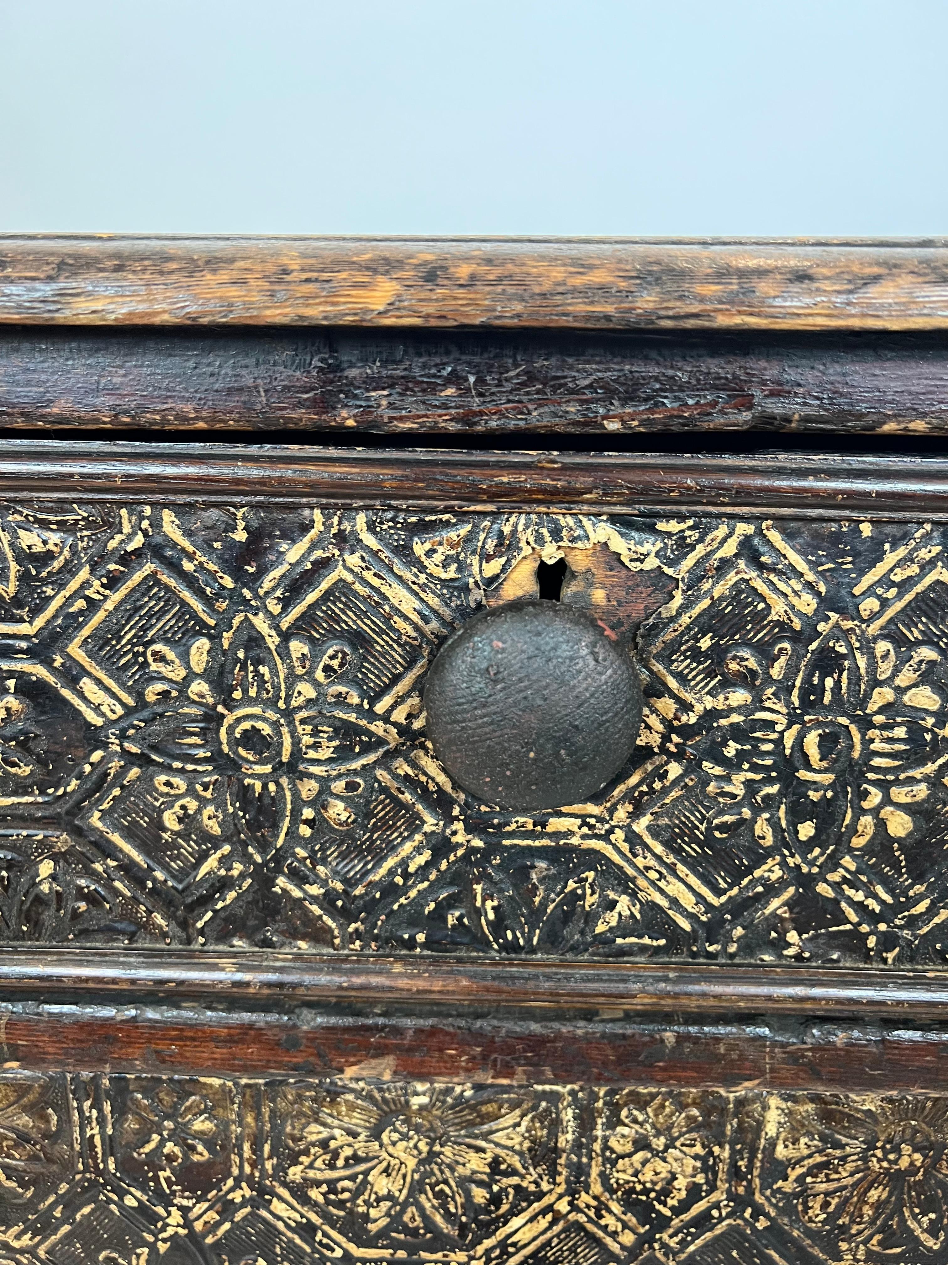 Pino Antique Victorian Ebonized Chest Of Drawers, Mid To Late 19th Century in vendita