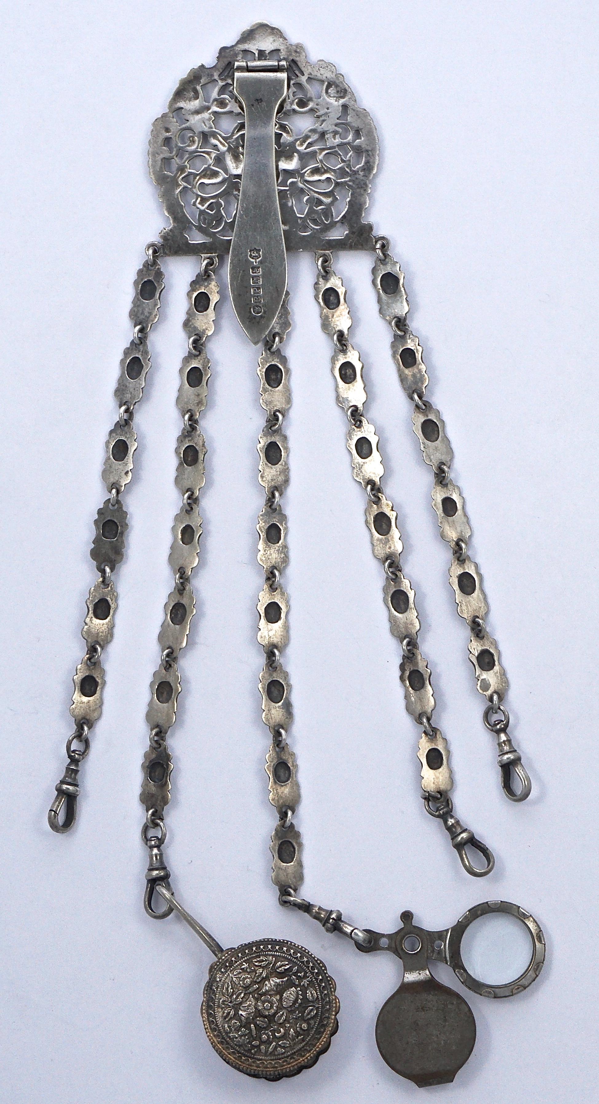 Chatelaine victorienne ancienne en nickel nickelé plaqué électro avec accessoires en vente 4