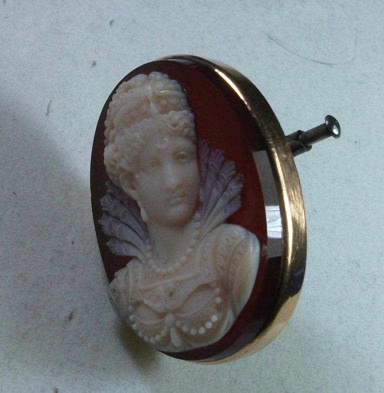 Antique Victorian Elizabethan Princess Hard Stone Cameo Brooch For Sale 4