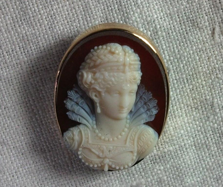 Oval Cut Antique Victorian Elizabethan Princess Hard Stone Cameo Brooch For Sale