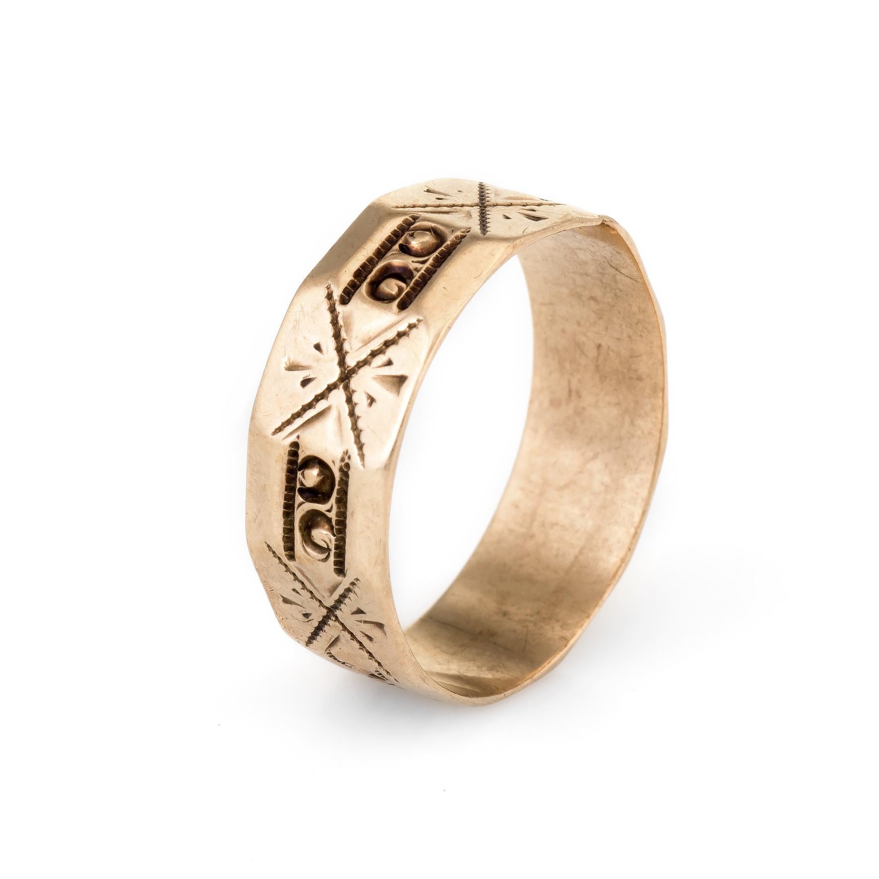 Elegant antique Victorian ring (circa 1880s to 1900s), crafted in 14 karat rose gold. 

The wedding band features panels set all the way around the band with a charming embossed pattern.

The ring is in very good condition. Note: some wear visible