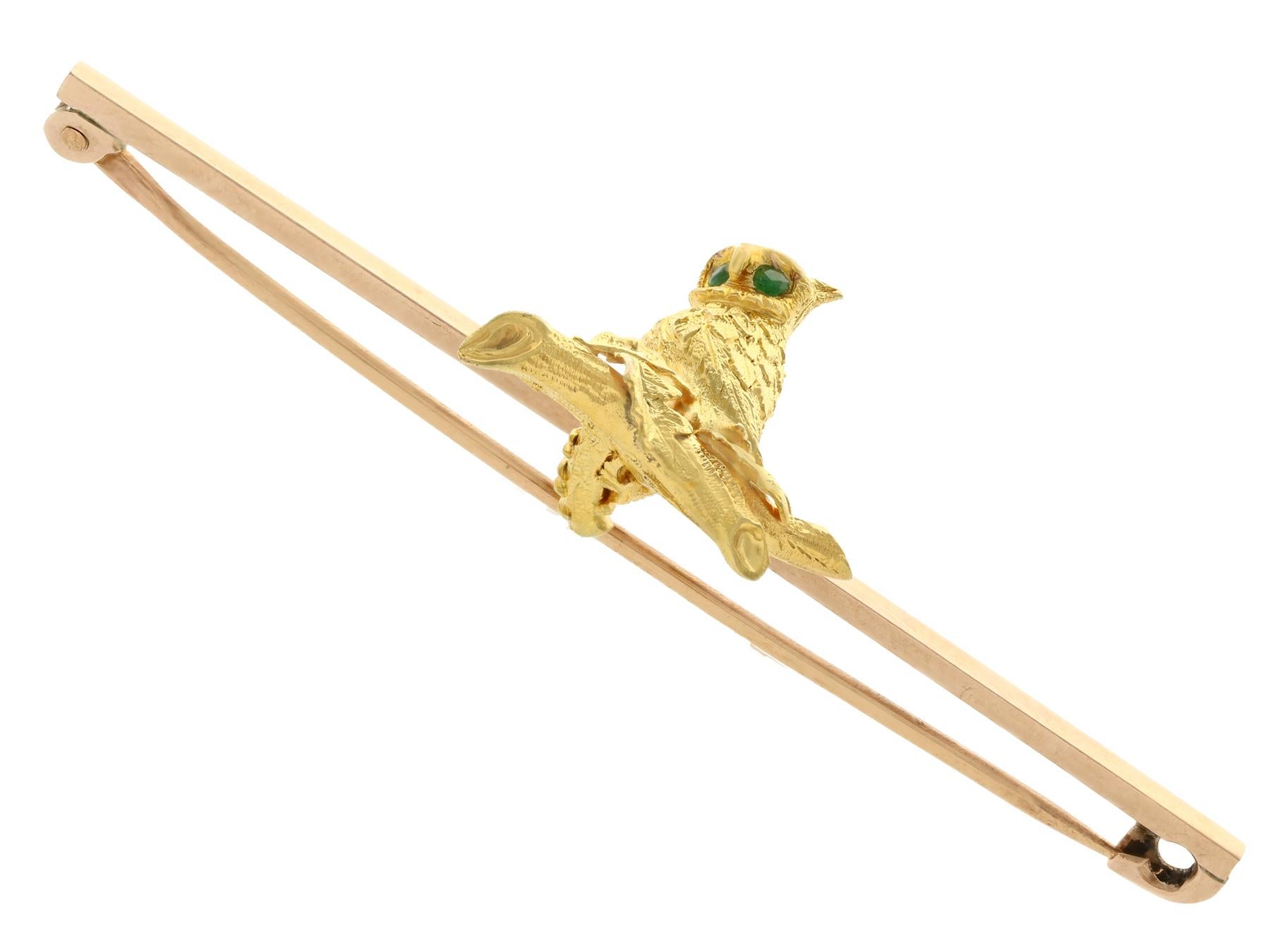 Round Cut Victorian 0.06 Carat Emerald 15K Yellow Gold Owl Brooch For Sale