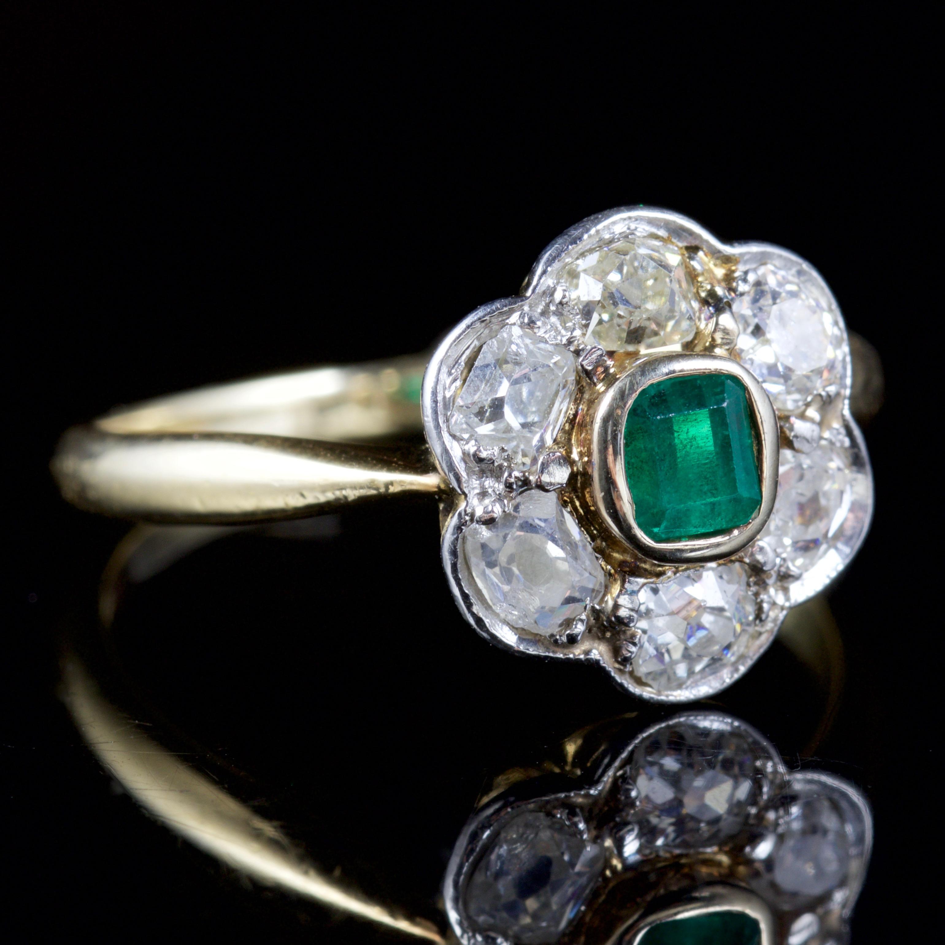 Antique Victorian Emerald Diamond Cluster Ring 18 Carat Gold, circa 1900 1