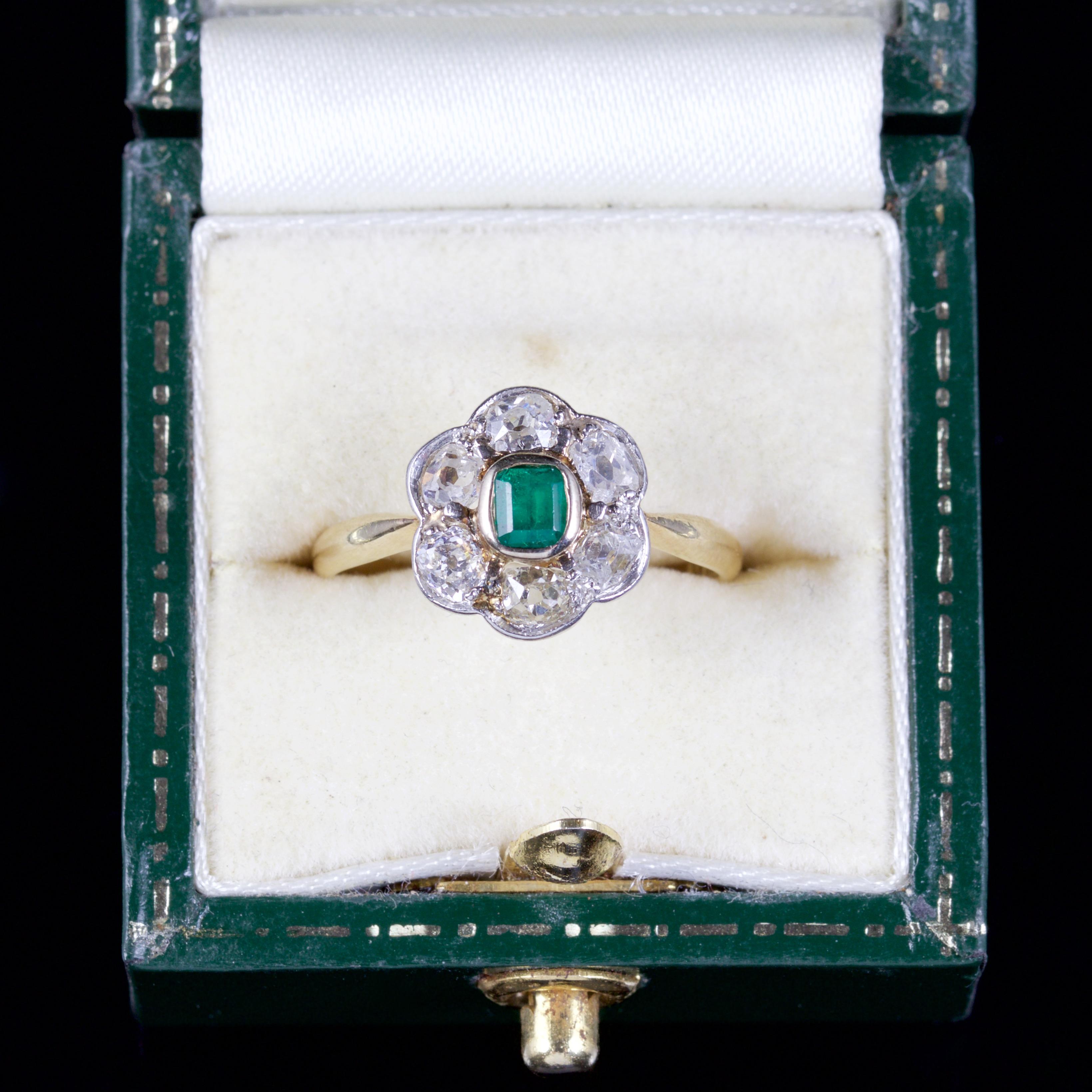 Antique Victorian Emerald Diamond Cluster Ring 18 Carat Gold, circa 1900 3