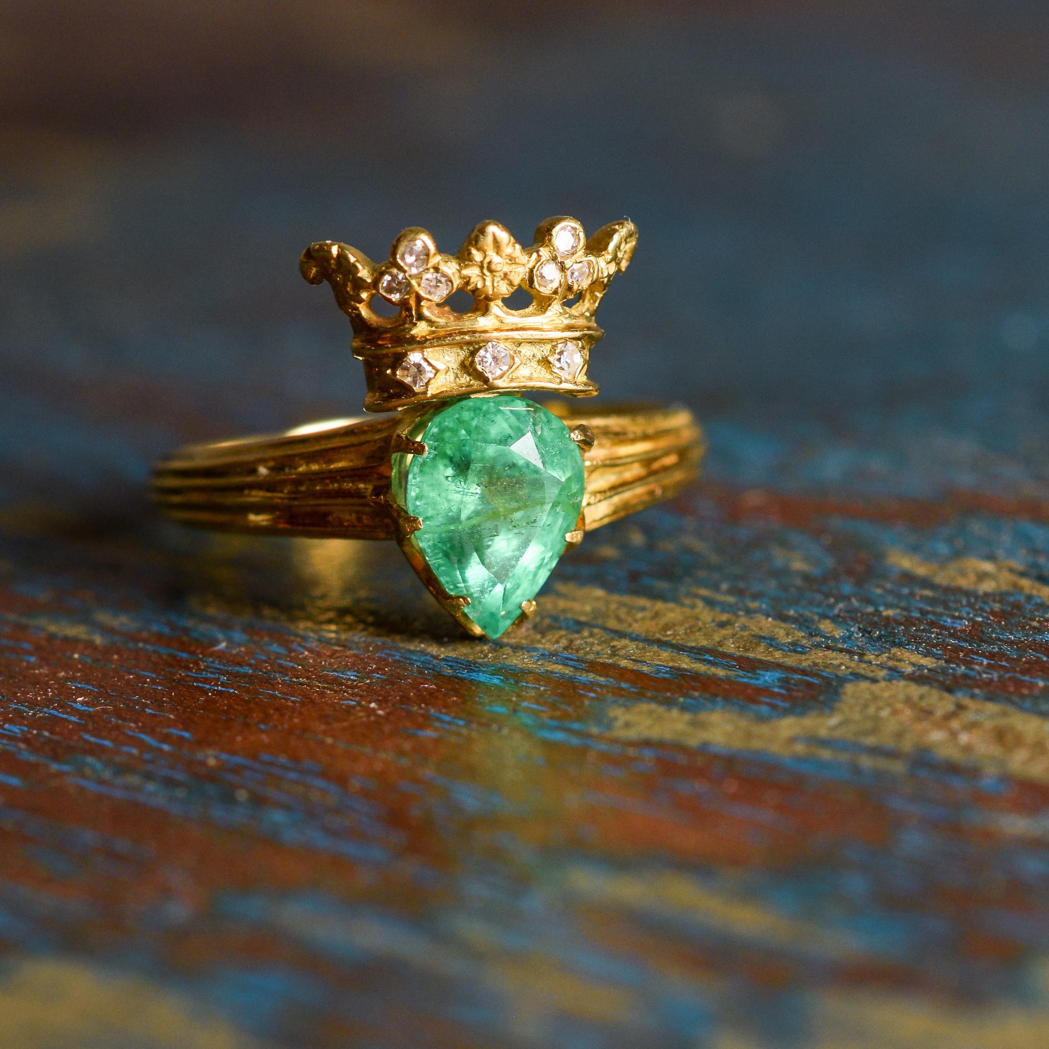 Antique Victorian Emerald Diamond Crowned Heart Ring In Good Condition In Sale, Cheshire