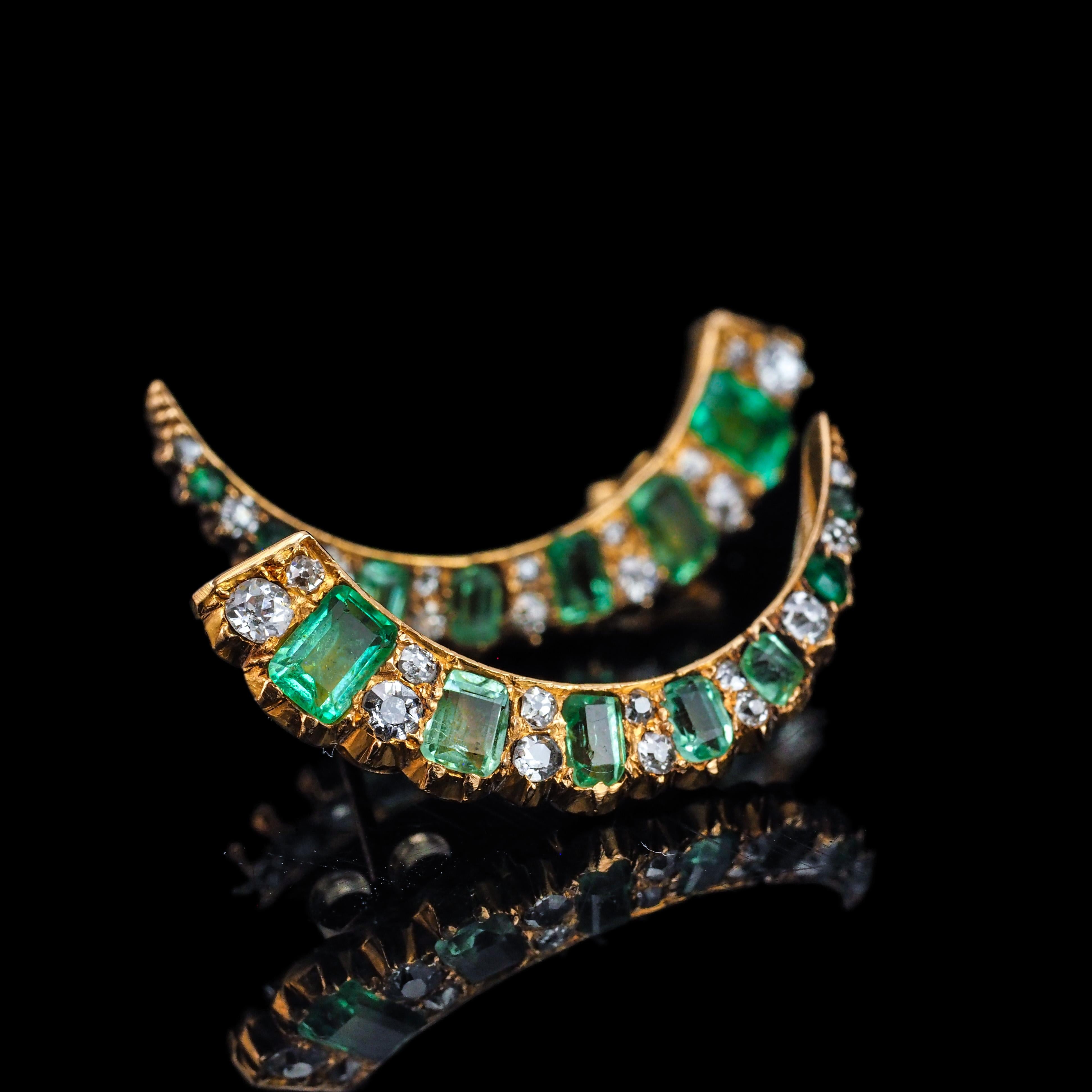 Antike viktorianische Smaragd- und Diamant-Ohrringe aus 18 Karat Gold mit Halbmond-Design - um 1890 im Angebot 8