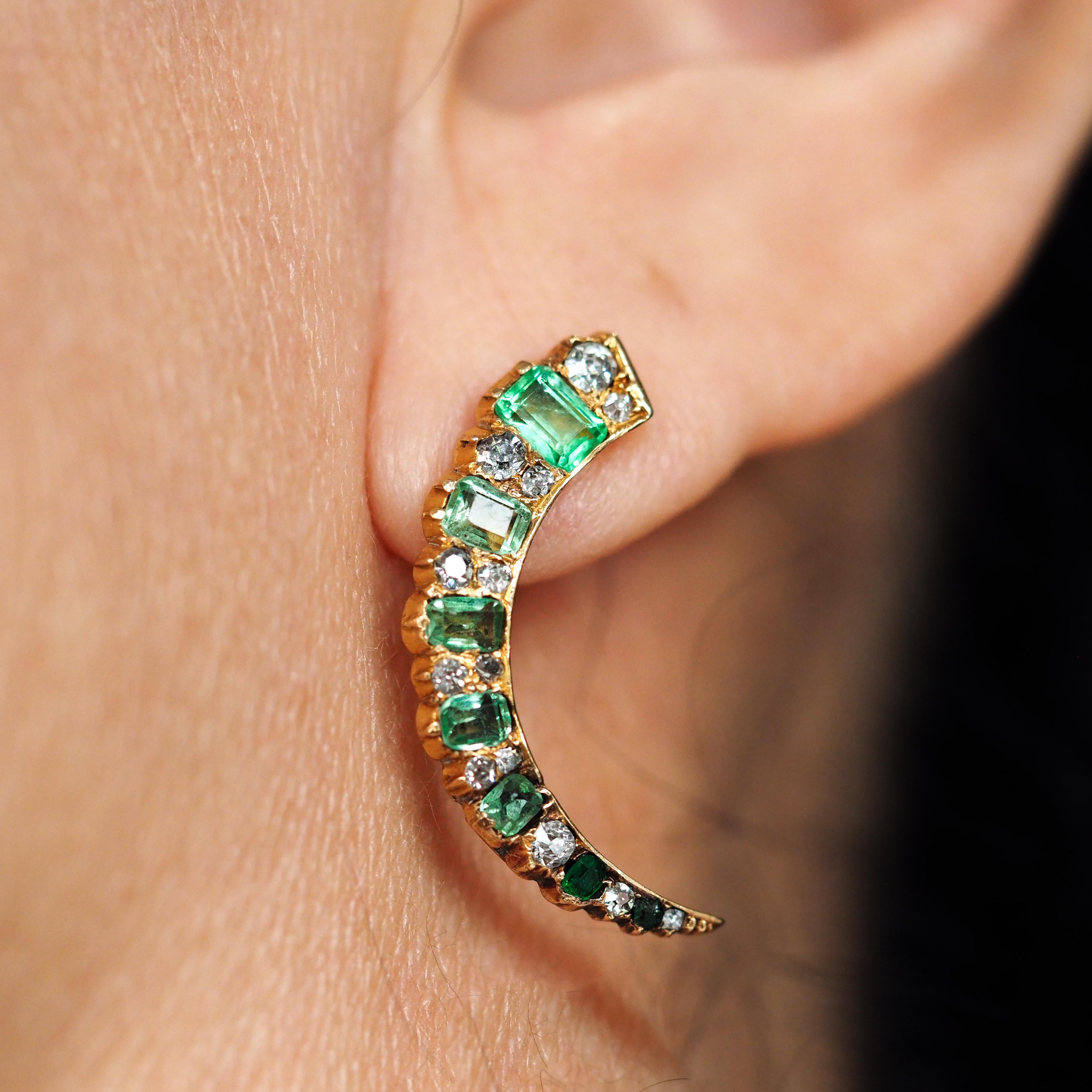 Antique Victorian Emerald & Diamond Earrings 18K Gold Crescent Design - c.1890 In Good Condition For Sale In London, GB