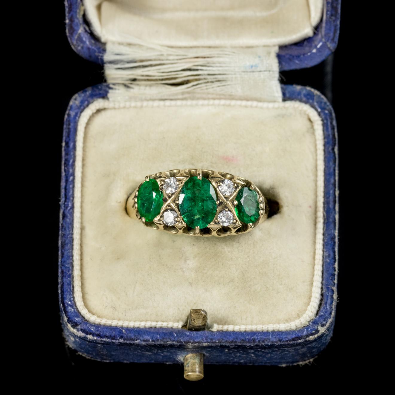 Antique Victorian Emerald Diamond Ring 18 Carat Gold, circa 1900 2