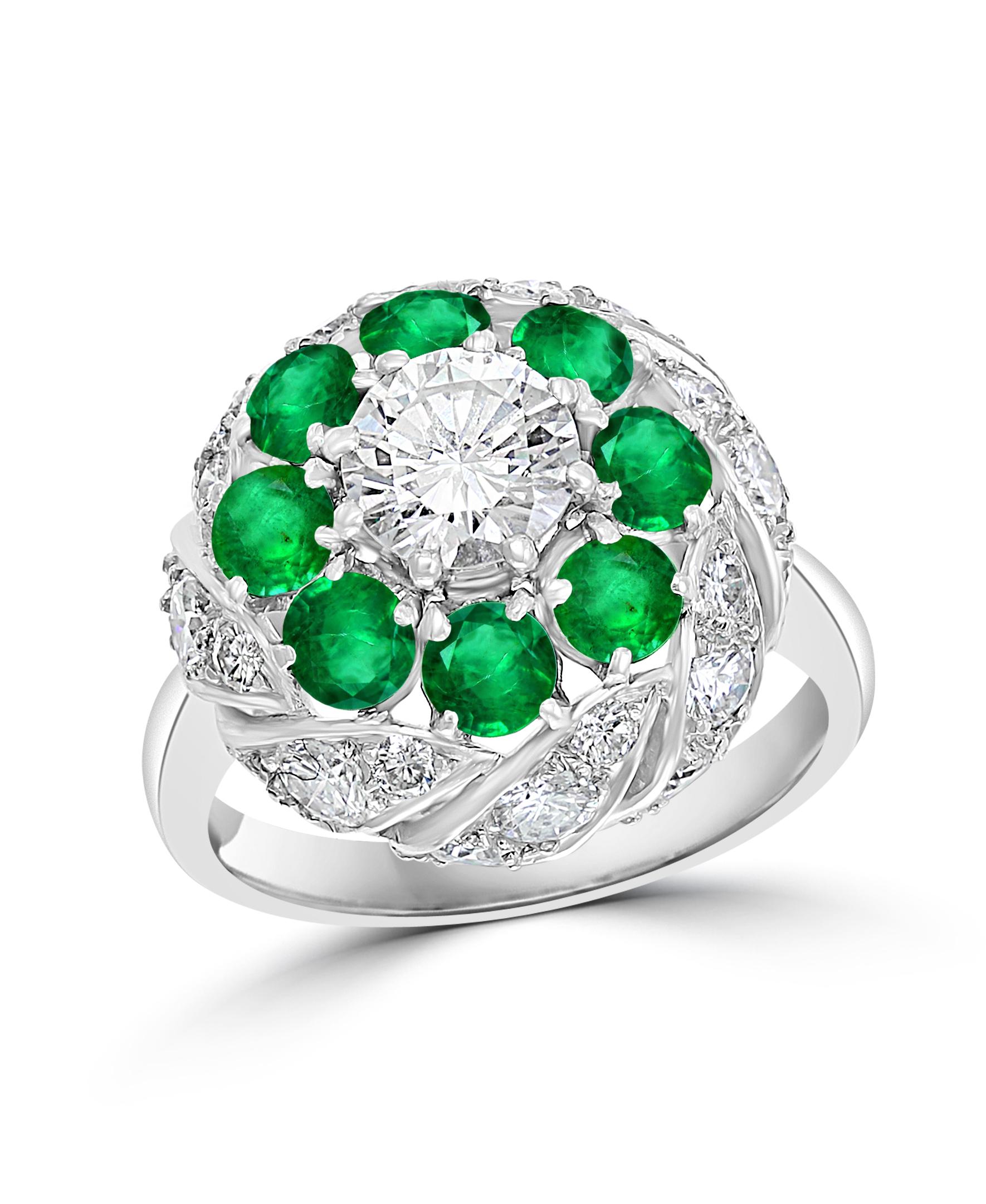 Taille ronde Bague victorienne ancienne en platine avec émeraudes et diamants solitaires en vente