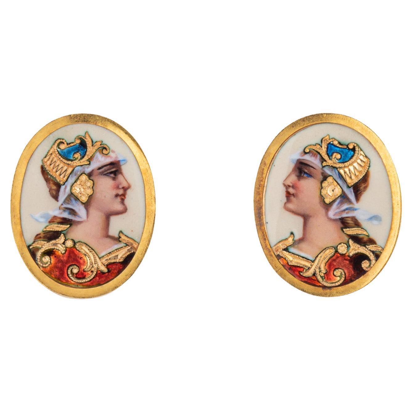 Boucles d
oreilles anciennes en émail victorien Portrait de femme en or jaune 18k