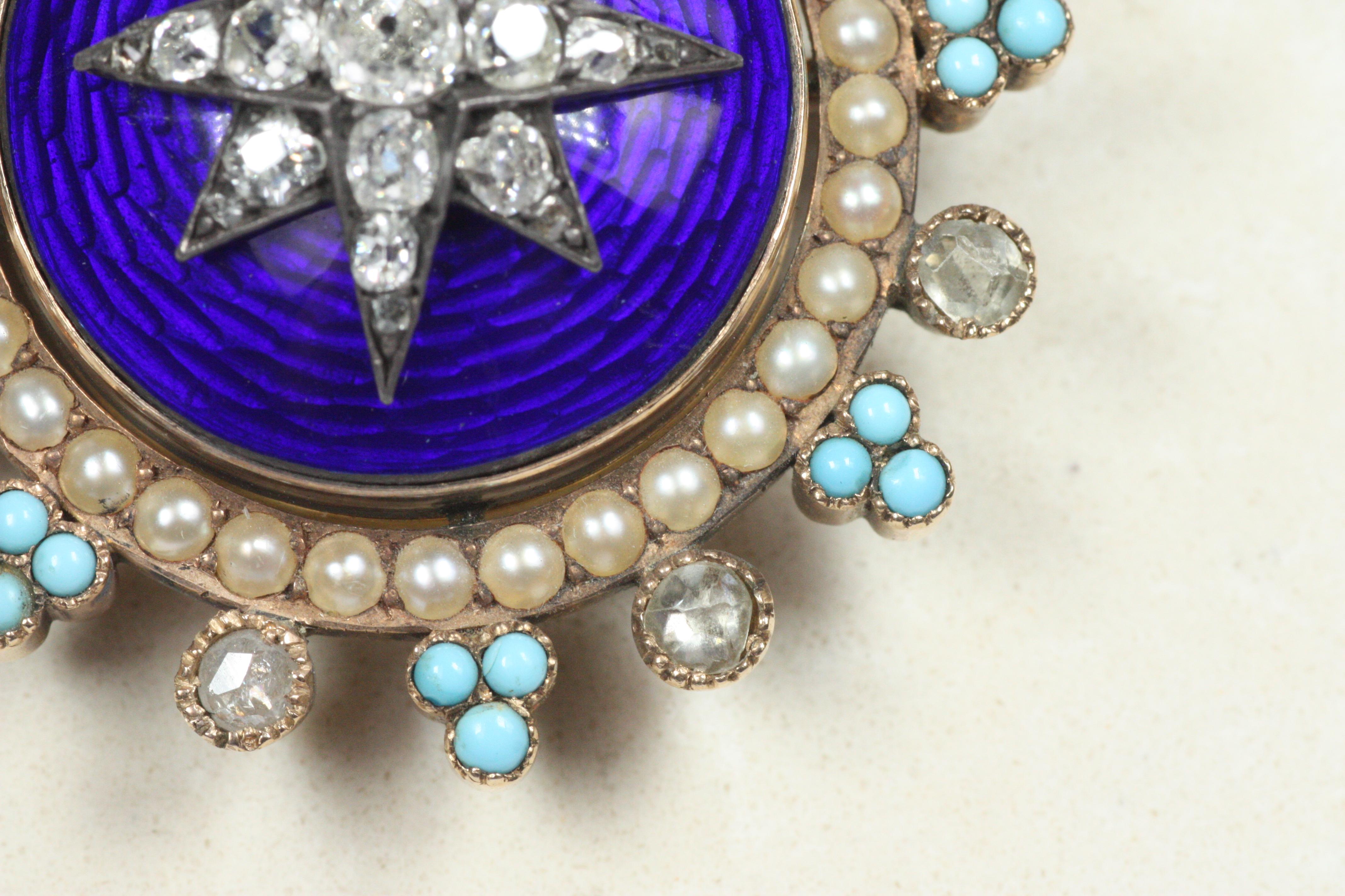 Broche-pendentif victorienne ancienne en émail bleu, ornée sur le devant d'un motif en étoile clouté de taille ancienne, entourée de diamants de taille turquoise, perle et rose, et d'un médaillon caché au dos pour garder une photo, des cheveux ou