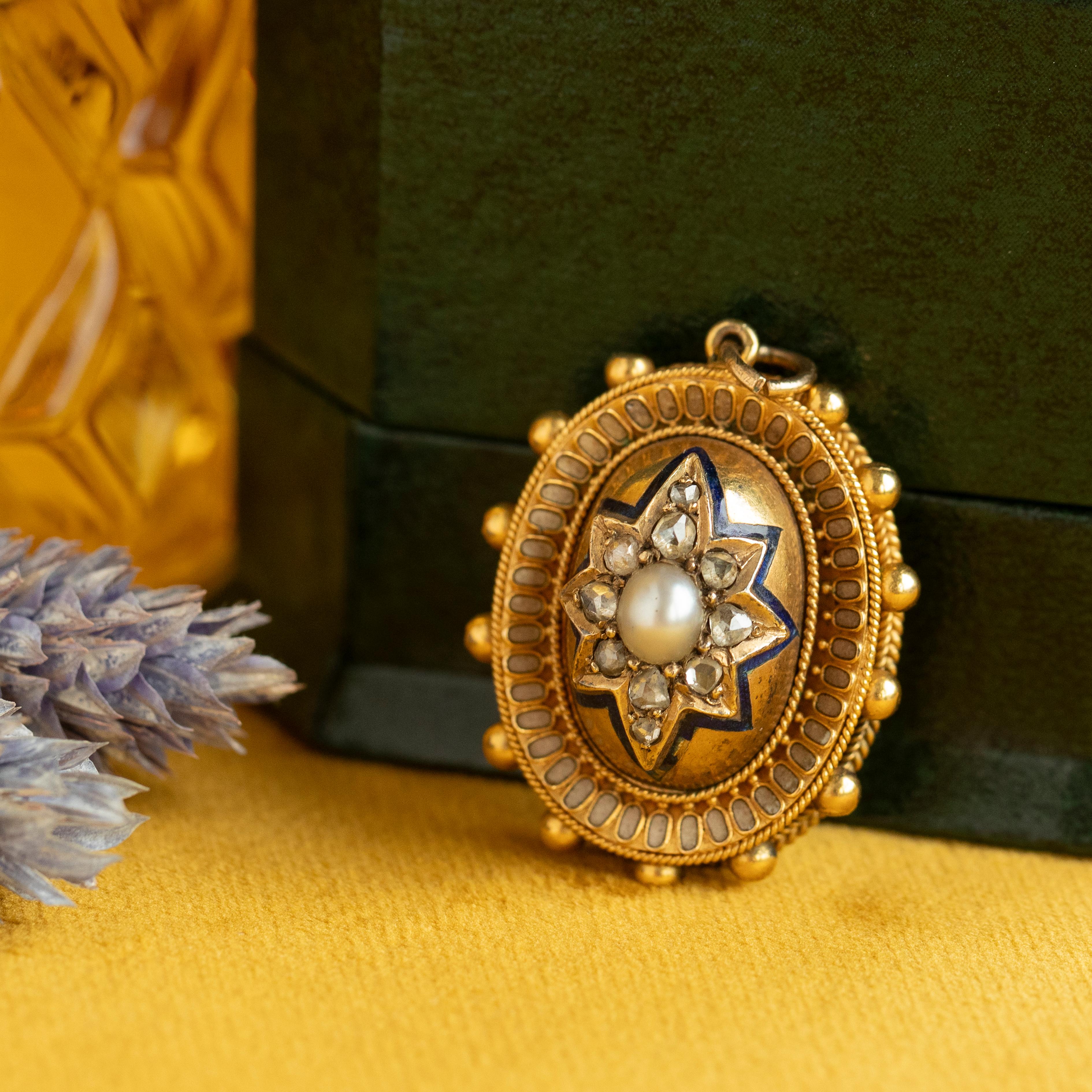 Pendentif en or 9 carats avec perles étoilées et diamants taillés en rose, de style victorien ancien État moyen - En vente à AMSTERDAM, NL