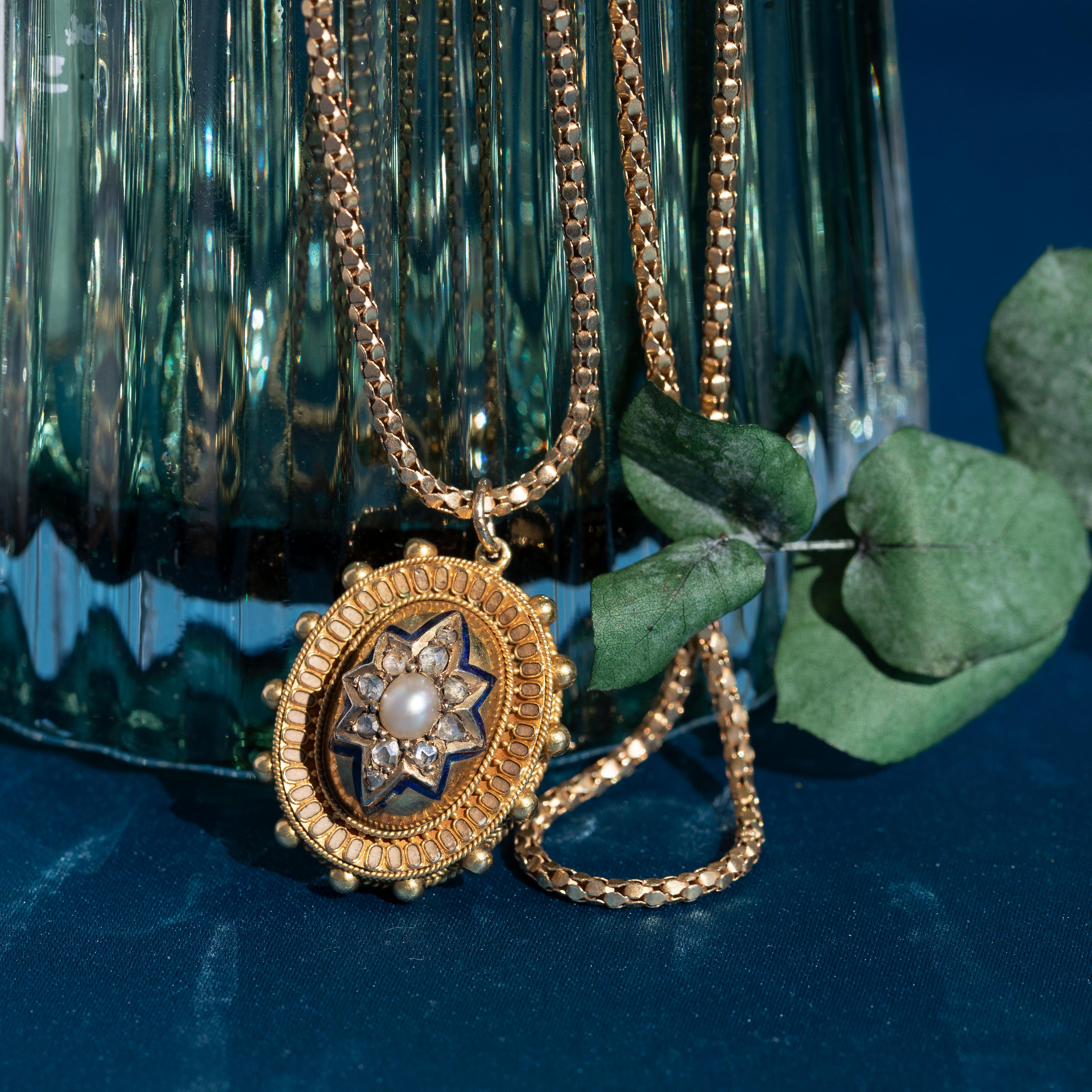 Pendentif en or 9 carats avec perles étoilées et diamants taillés en rose, de style victorien ancien en vente 2