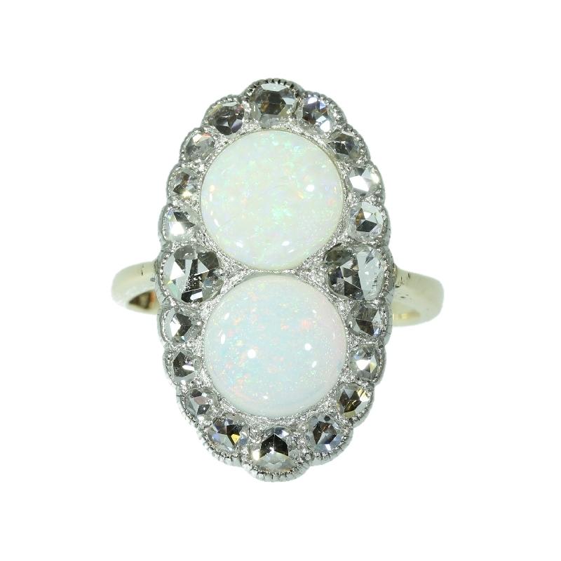 Antique Victorian Engagement Ring with Rose Cut Diamonds and Cabochon Opals In Excellent Condition For Sale In Antwerp, BE
