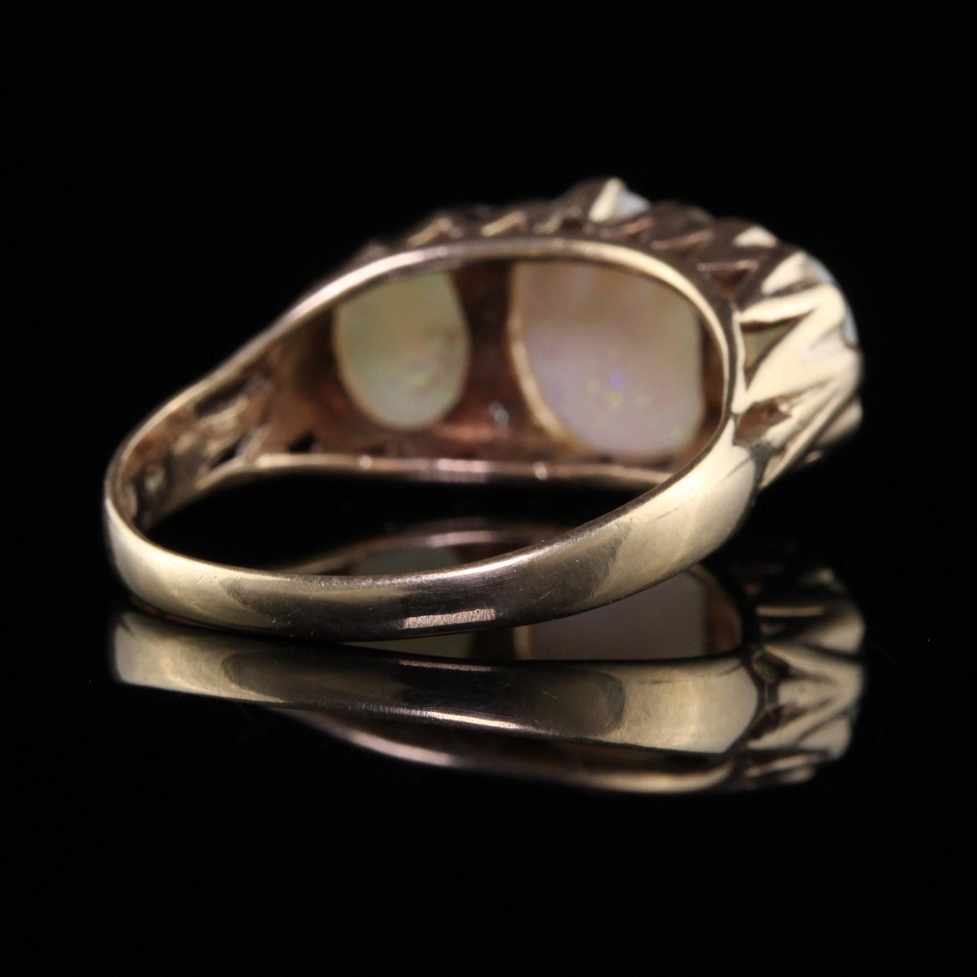 Antique Victorian English 10k Yellow Gold Opal Three Stone Ring In Good Condition For Sale In Great Neck, NY