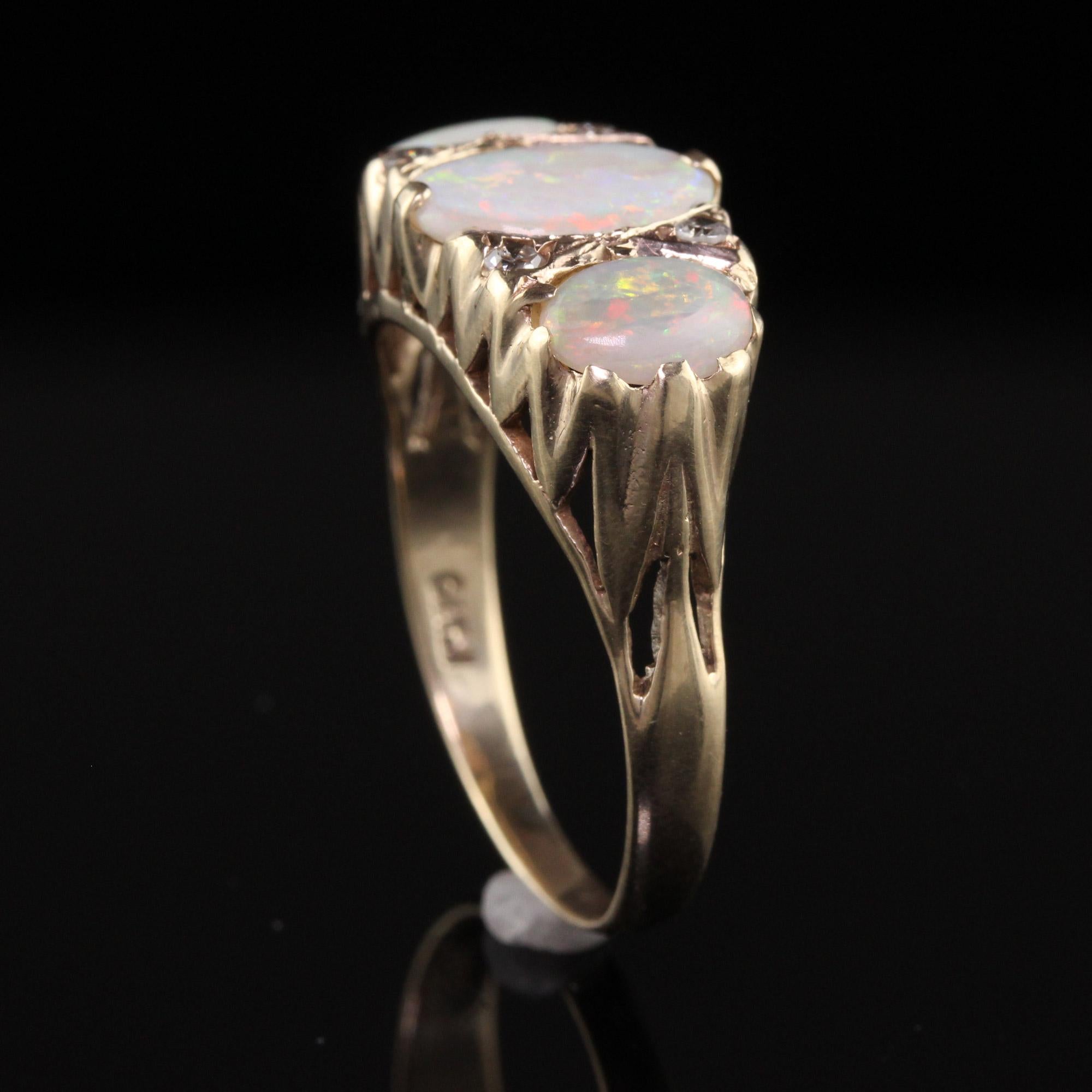 Antique Victorian English 10k Yellow Gold Opal Three Stone Ring In Good Condition For Sale In Great Neck, NY