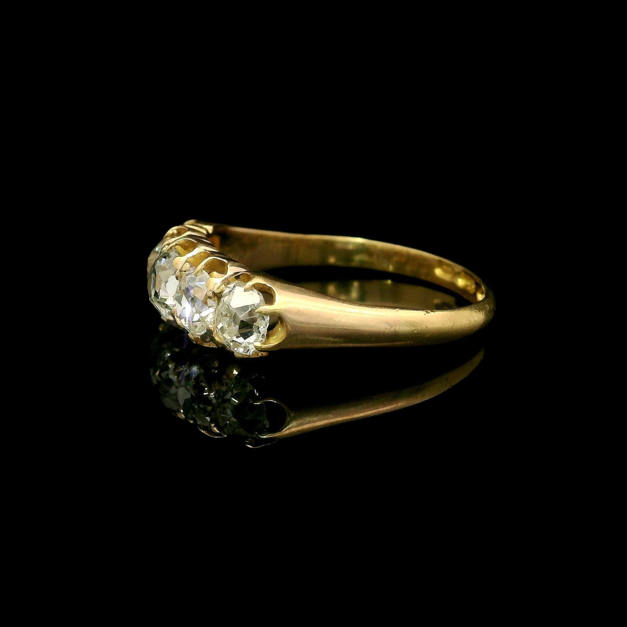 Antiguo anillo victoriano inglés de oro de 18 quilates de 1,7 quilates con 5 diamantes de la antigua mina Talla antigua en venta