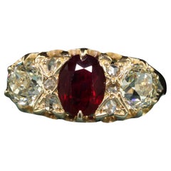 Antiker viktorianischer englischer 18K Gold Burma Rubin Diamant Drei Stein Ring - GIA