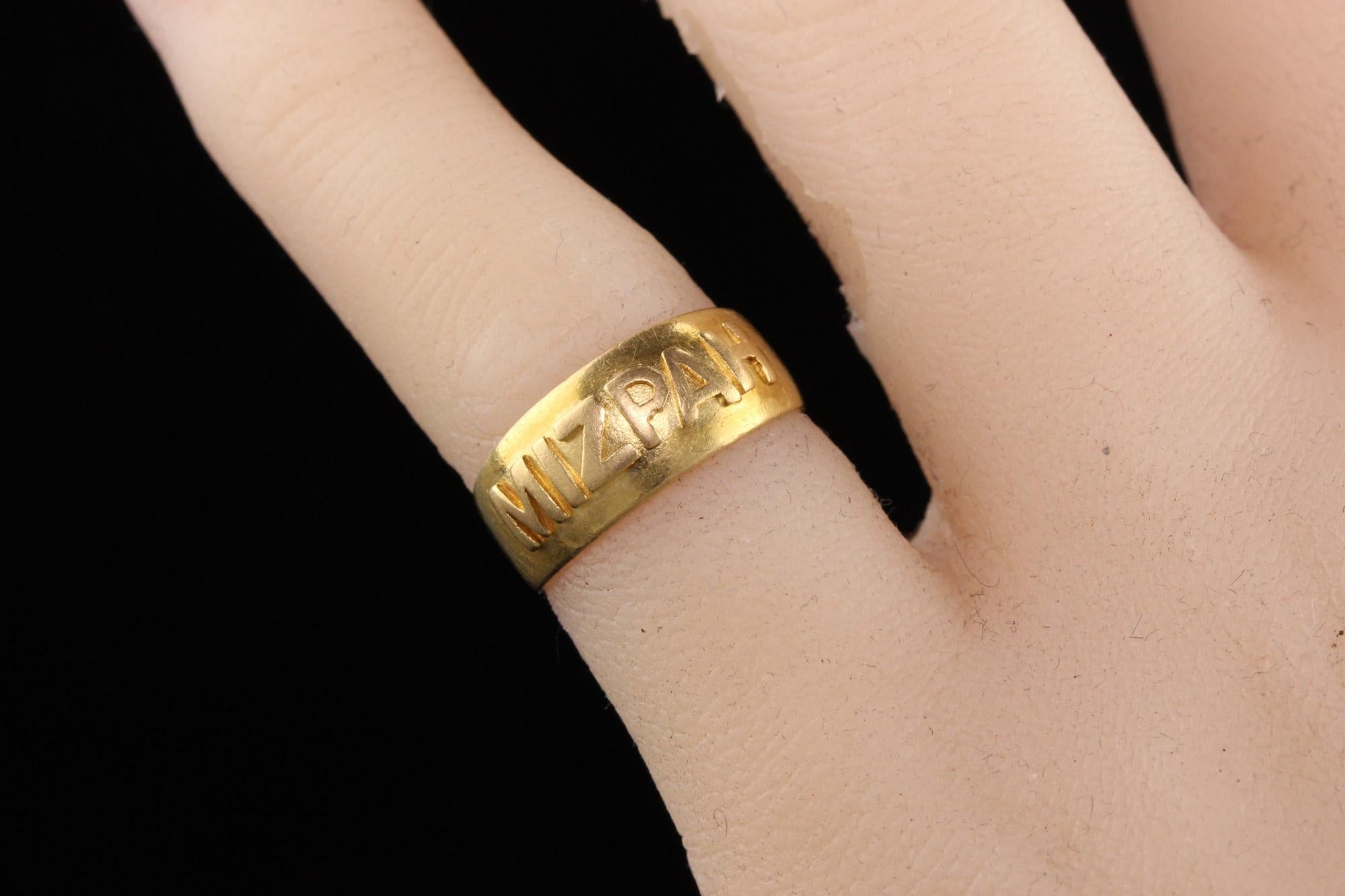Antique Victorian English 18K Yellow Gold Mizpah Ring, Circa 1886 In Good Condition For Sale In Great Neck, NY