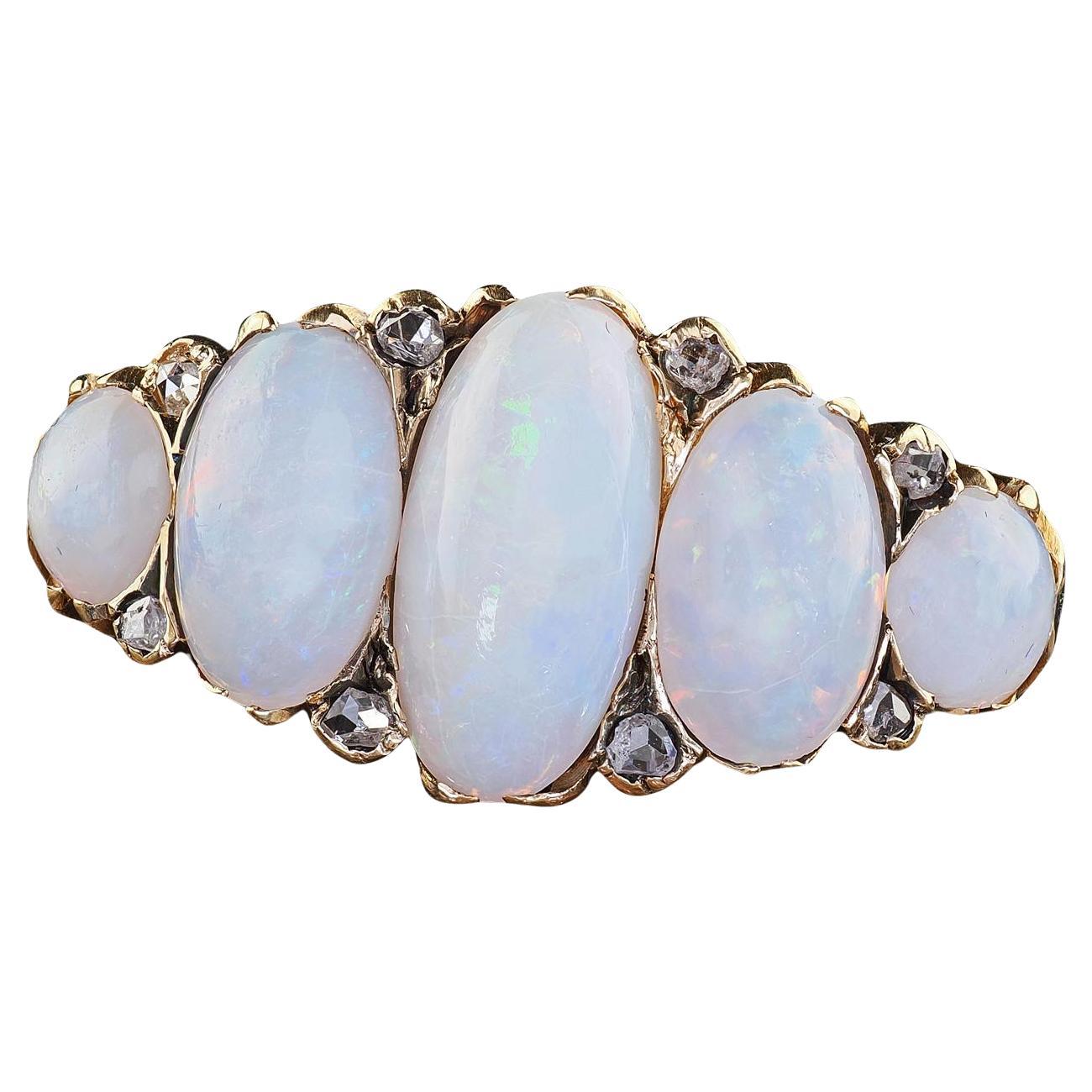 Ancienne bague victorienne anglaise en or jaune 18K à cinq pierres, opale et diamant