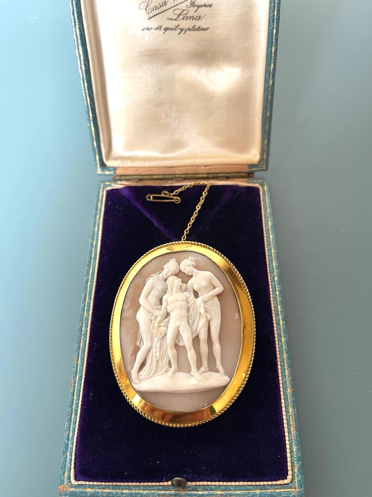 Antique Victorian English Gold Shell Cameo Brooch, C 1860  2