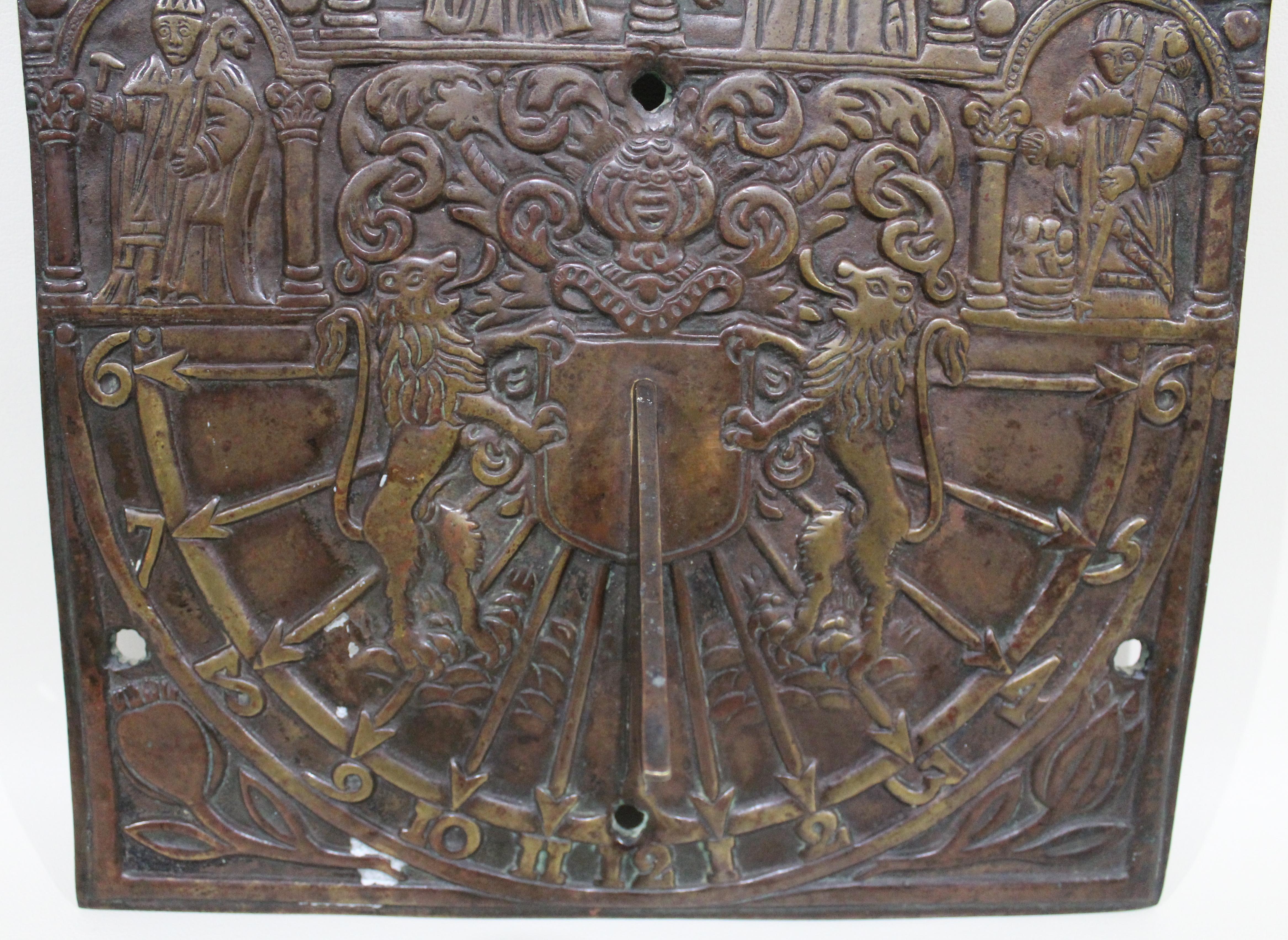 Antike viktorianische englische architektonische Sundial aus massiver Bronze im mittelalterlichen Stil (Gegossen) im Angebot