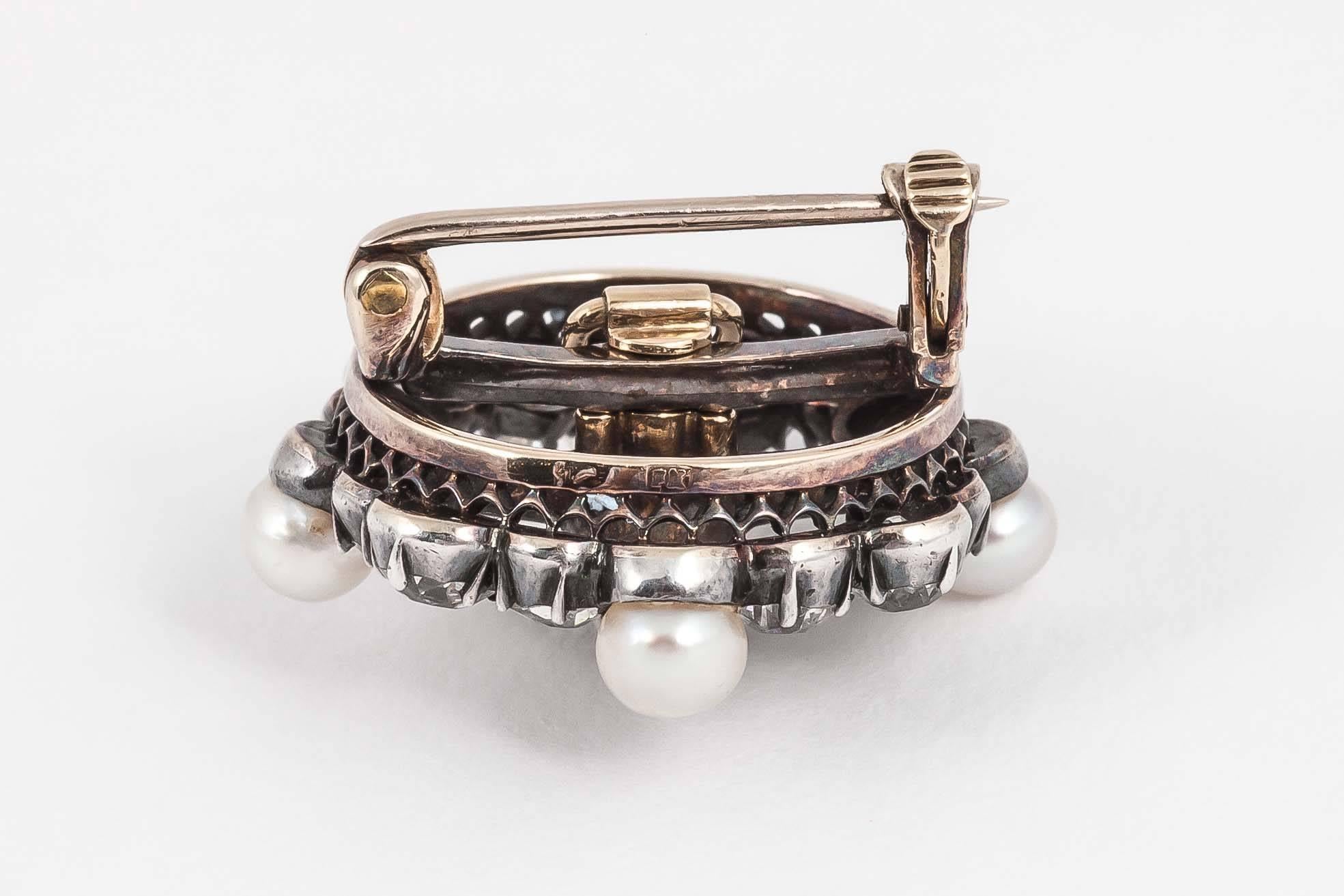 Pendant Brooch, 18 Carat Gold with Natural Pearls & Diamonds, English circa 1870 In Good Condition For Sale In London, GB
