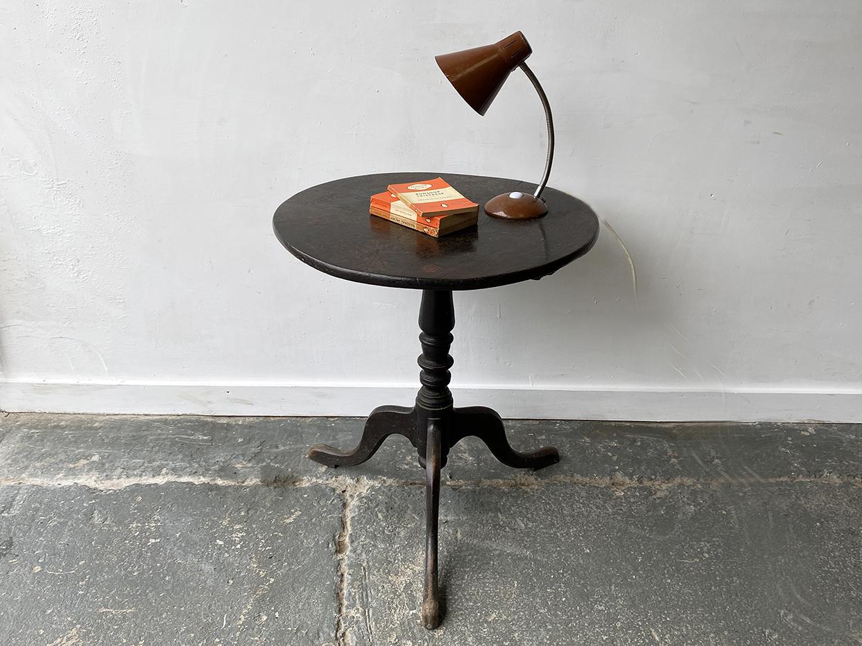 British Antique Victorian English oak tilt top table For Sale