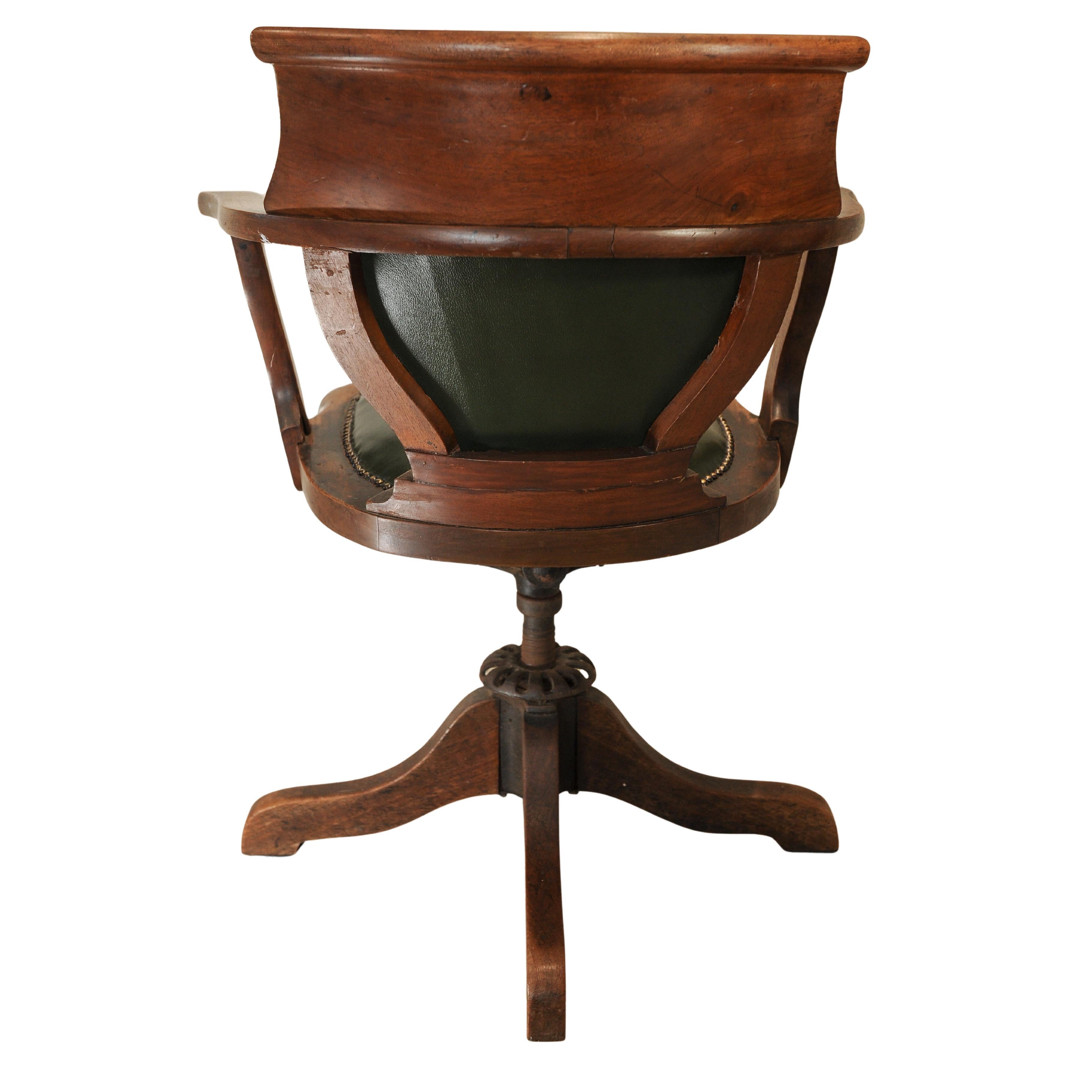 Silla de escritorio giratoria antigua victoriana inglesa de cuero verde y roble Latón en venta