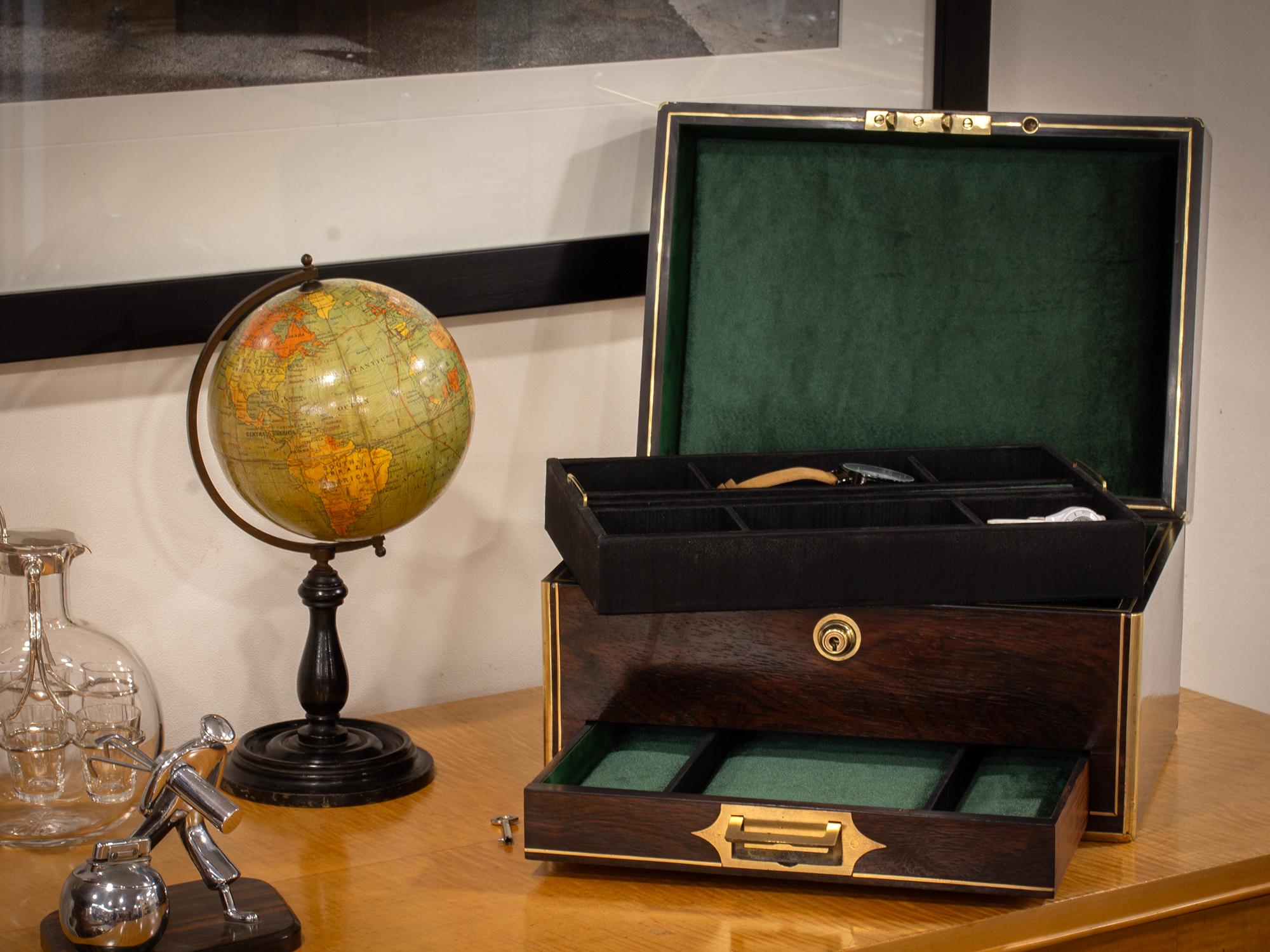 Lined in Racing Green Velvet

From our Jewellery Box collection, we are pleased to offer this Antique Rosewood Jewellery Box. The Jewellery Box of rectangular form veneered in Rosewood with brass edging and brass stringing framing the lid and front.