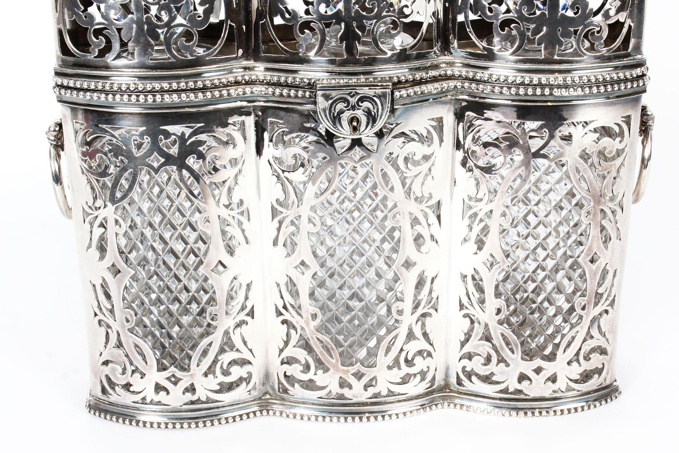 Antique Victorian English Silver Plated 3 Bottle Tantalus, 19th Century In Good Condition In London, GB