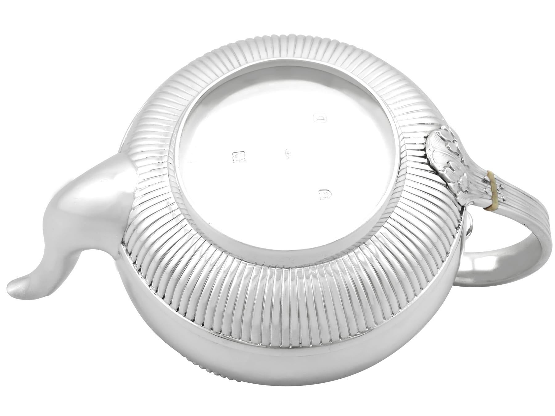 Antigua tetera victoriana inglesa de plata de ley para solteros en Excelente estado para la venta en Jesmond, Newcastle Upon Tyne