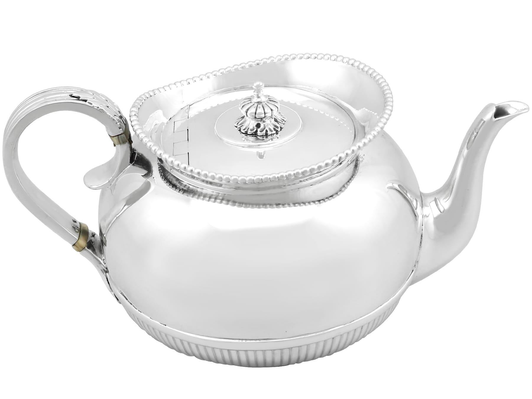 Antigua tetera victoriana inglesa de plata de ley para solteros Silver en venta