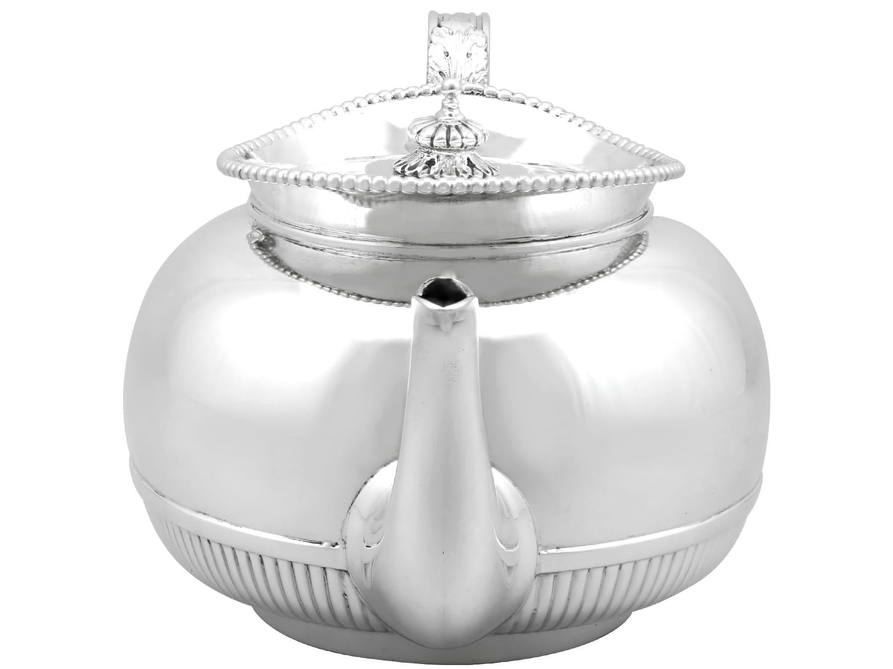 Antigua tetera victoriana inglesa de plata de ley para solteros en venta 2