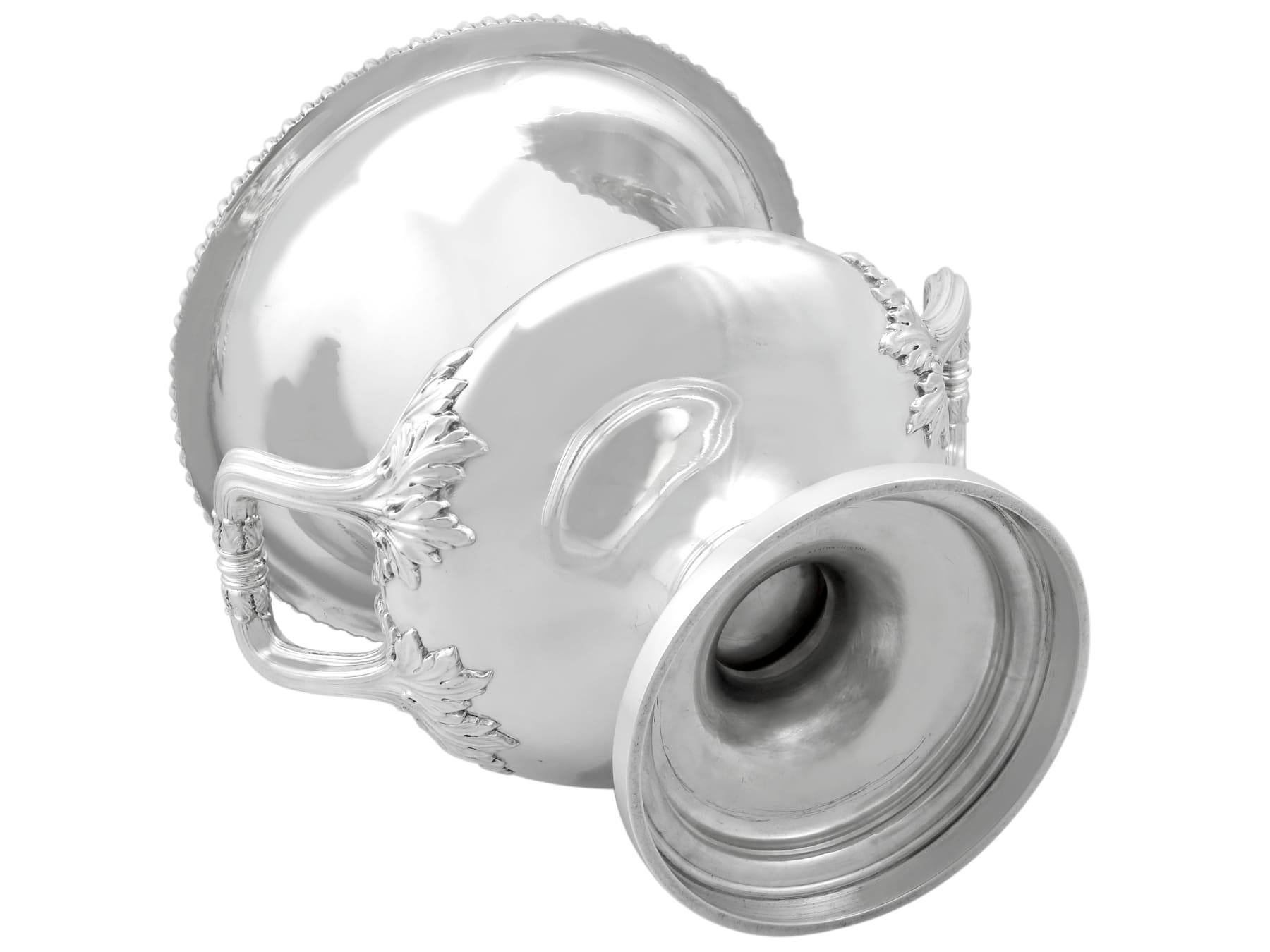 Ancien refroidisseur à vin en argent sterling de style victorien anglais en vente 3