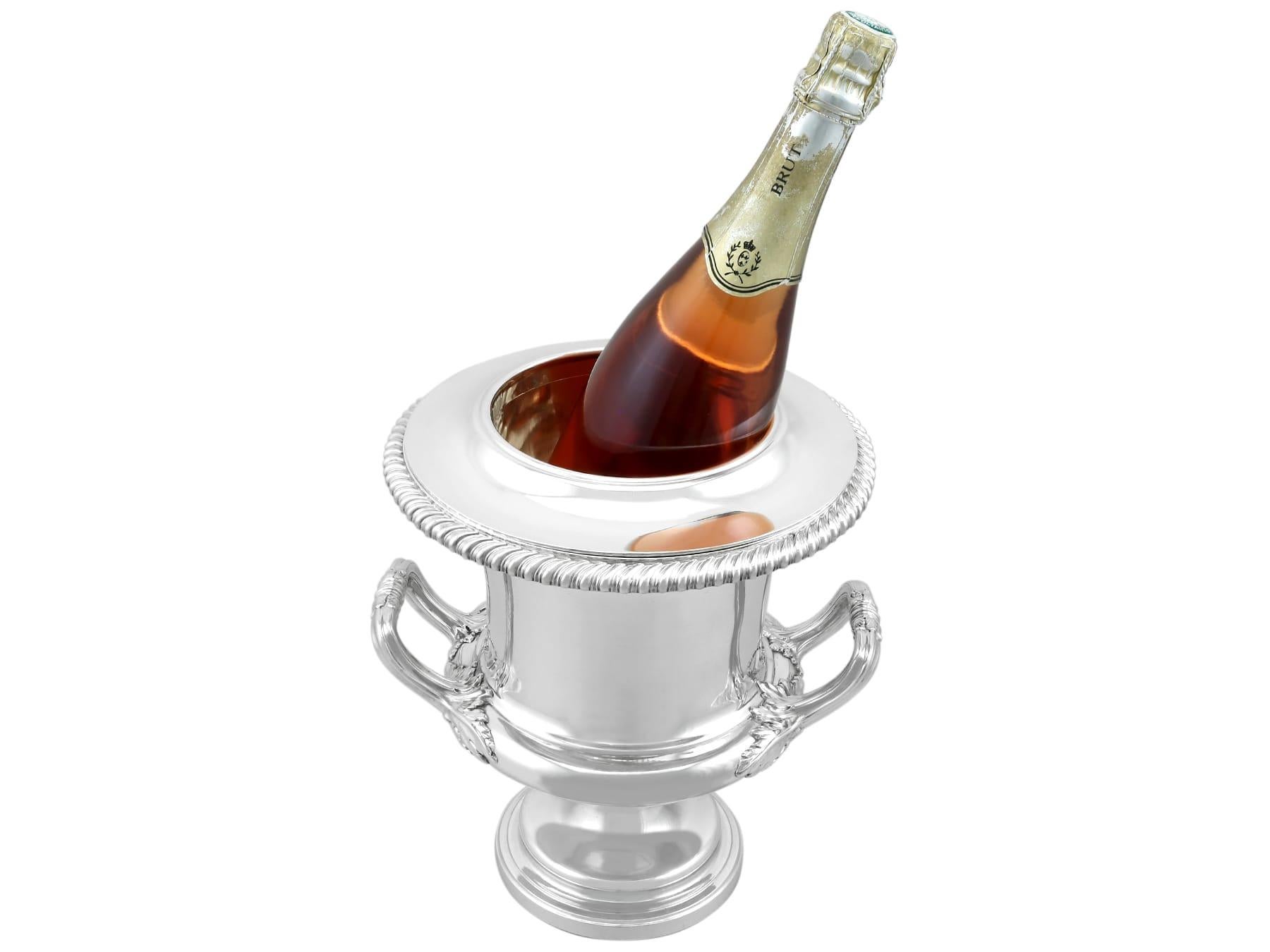 Milieu du XIXe siècle Ancien refroidisseur à vin en argent sterling de style victorien anglais en vente