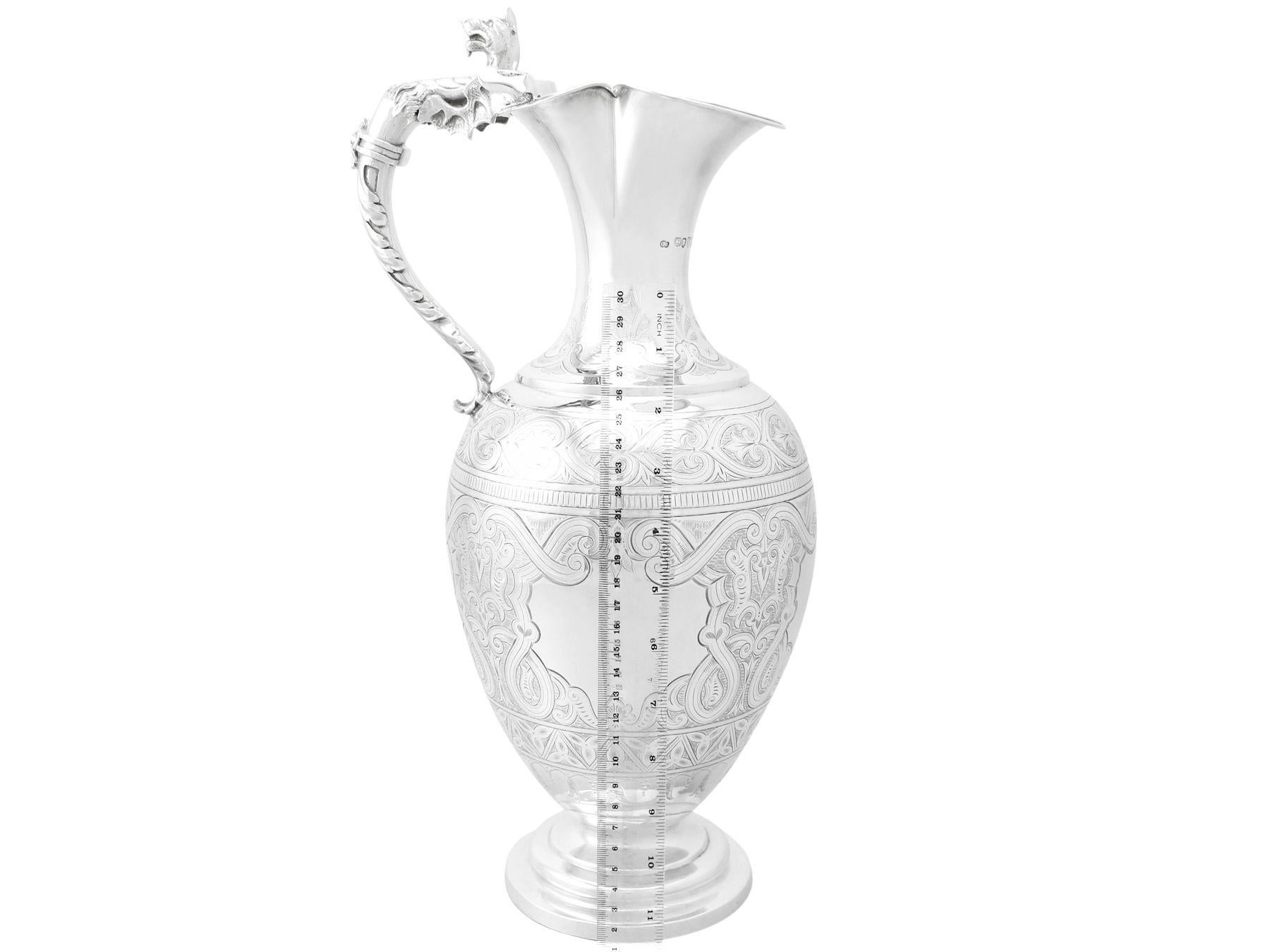 Antigua jarra de vino inglesa victoriana de plata de ley en venta 5