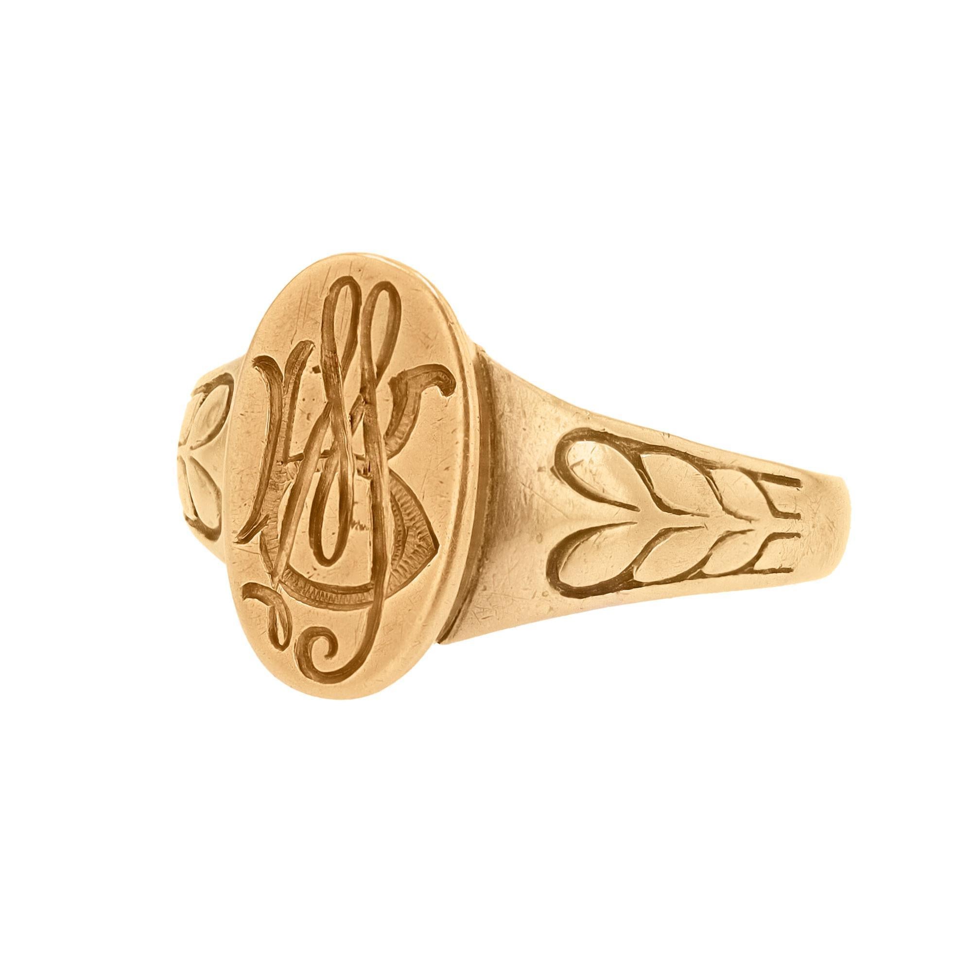 Antique Victorian Engraved 14k Gold Signet Ring In Good Condition In Santa Barbara, CA