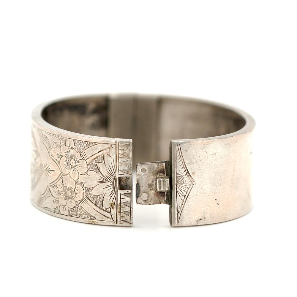Antique Victorian Engraved Silver Bangle Bracelet In Good Condition For Sale In London, GB