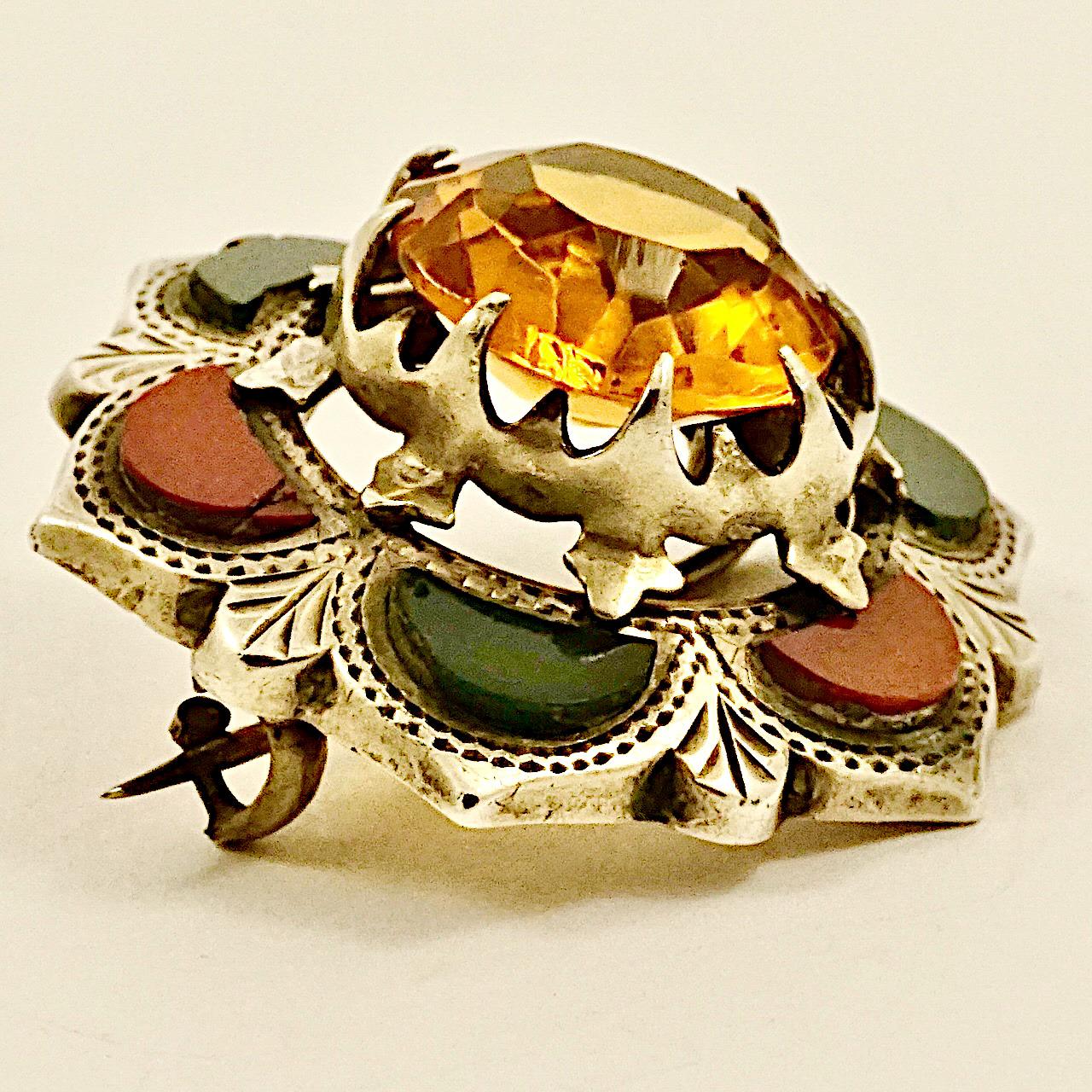 Antique Victorian Engraved Silver Faux Citrine and Agate Brooch In Fair Condition For Sale In London, GB