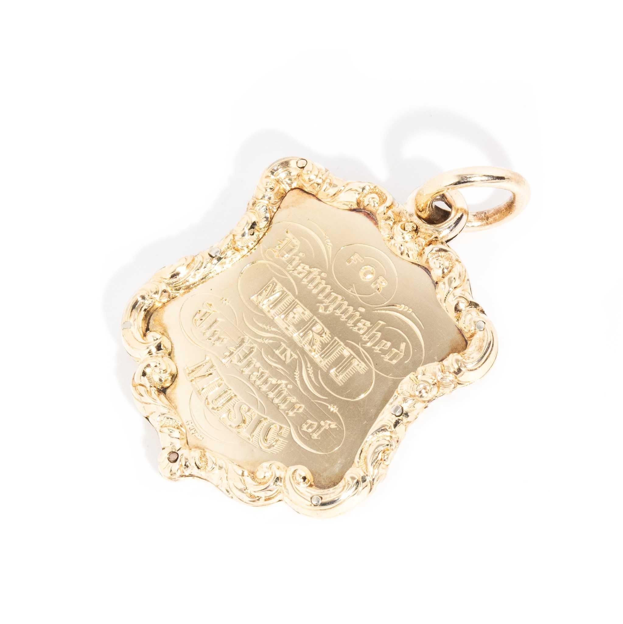 Pendentif en or jaune 12 carats, ancien bouclier commémoratif de l'époque victorienne 1866 Bon état - En vente à Hamilton, AU