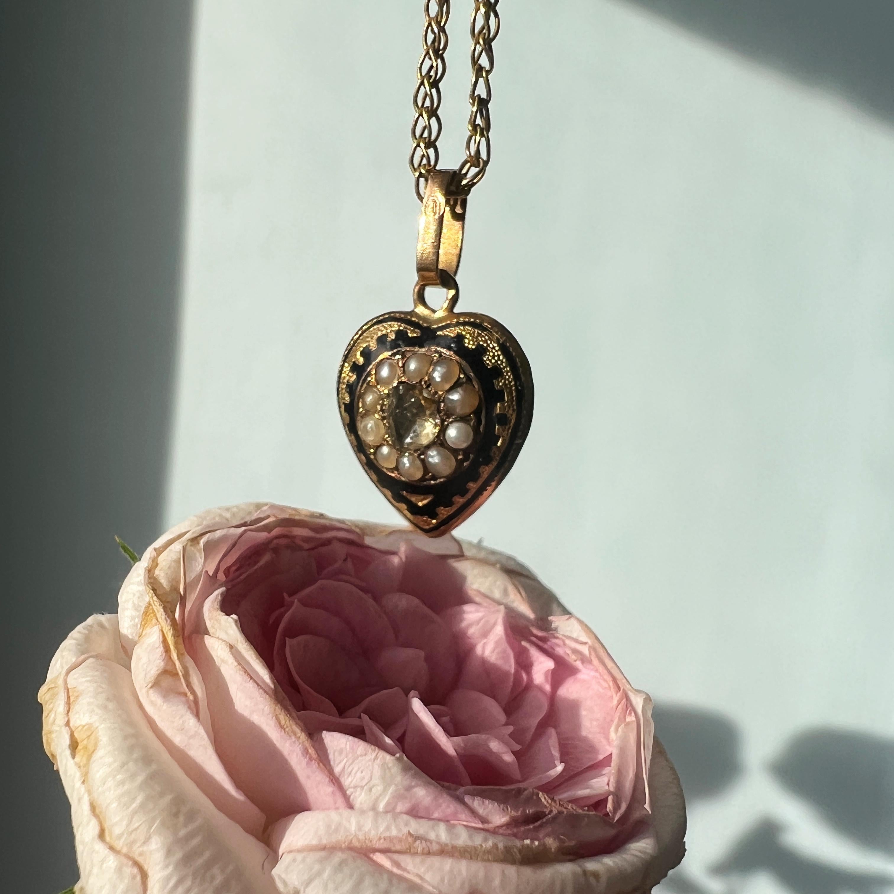 Antique Victorian era 18K diamond pearl puffy heart pendant In Good Condition In Versailles, FR