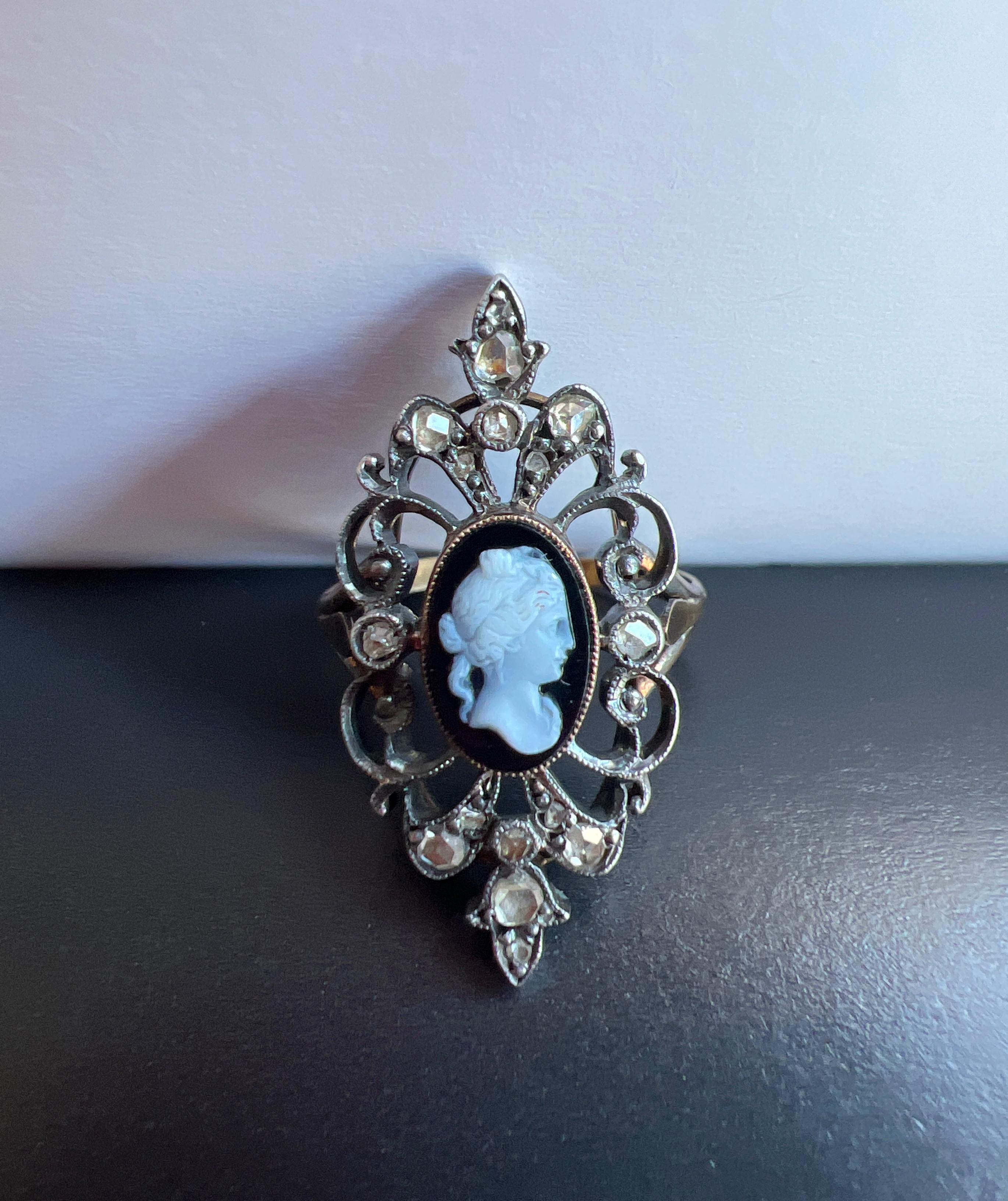 Antique Victorian Era 18k Gold Diamond Onyx Cameo Ring In Good Condition In Versailles, FR