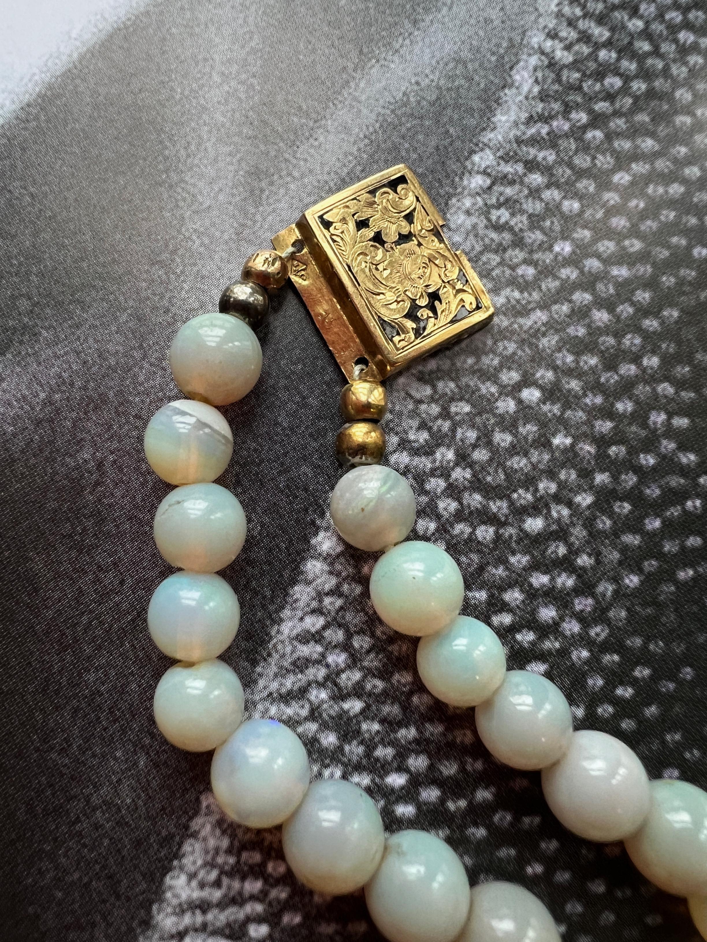 Antike viktorianische Ära 18K Gold Doppelstrang Opal Perlen Armband (Viktorianisch)