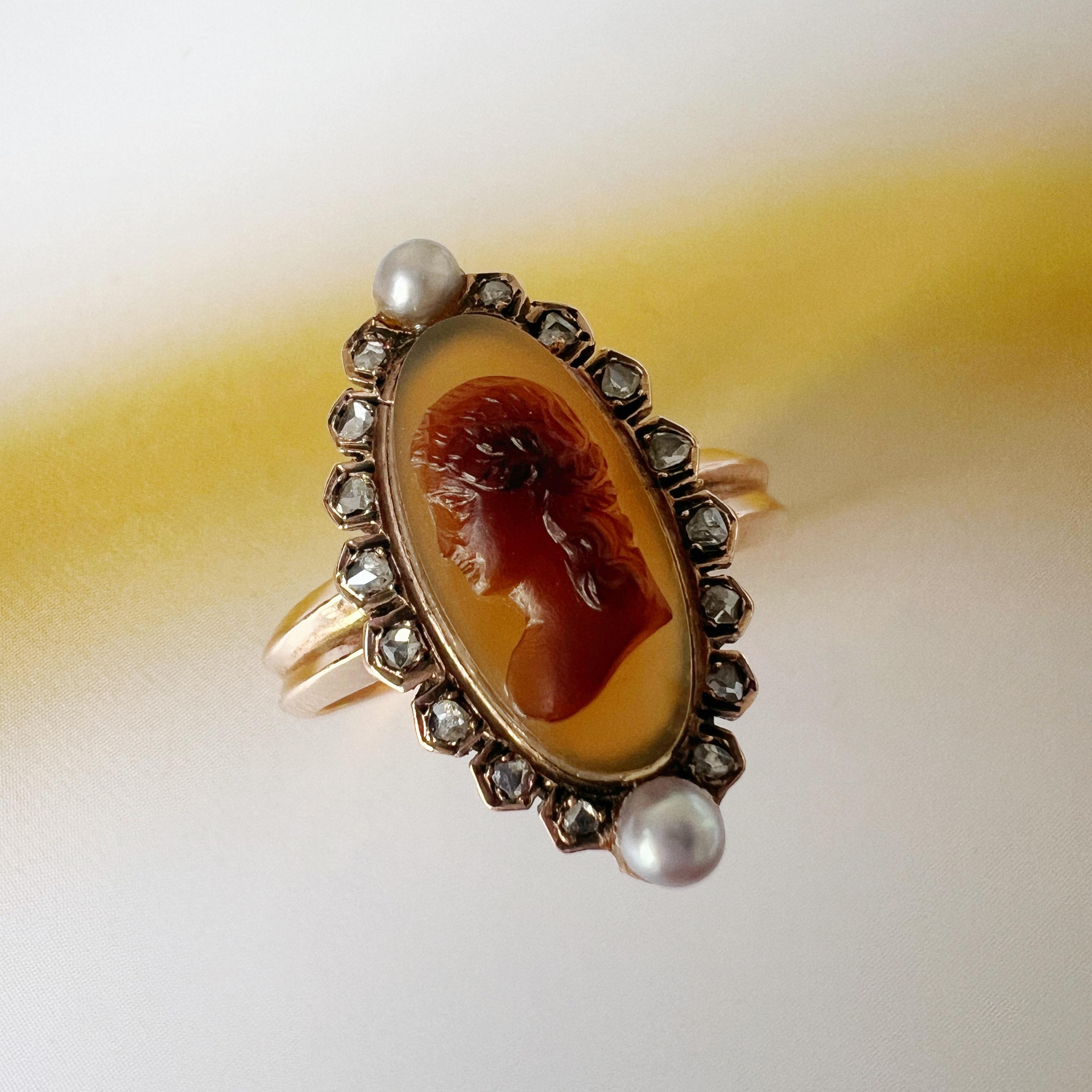 Antique Victorian era 18K gold marquise agate cameo diamond pearl ring In Good Condition In Versailles, FR