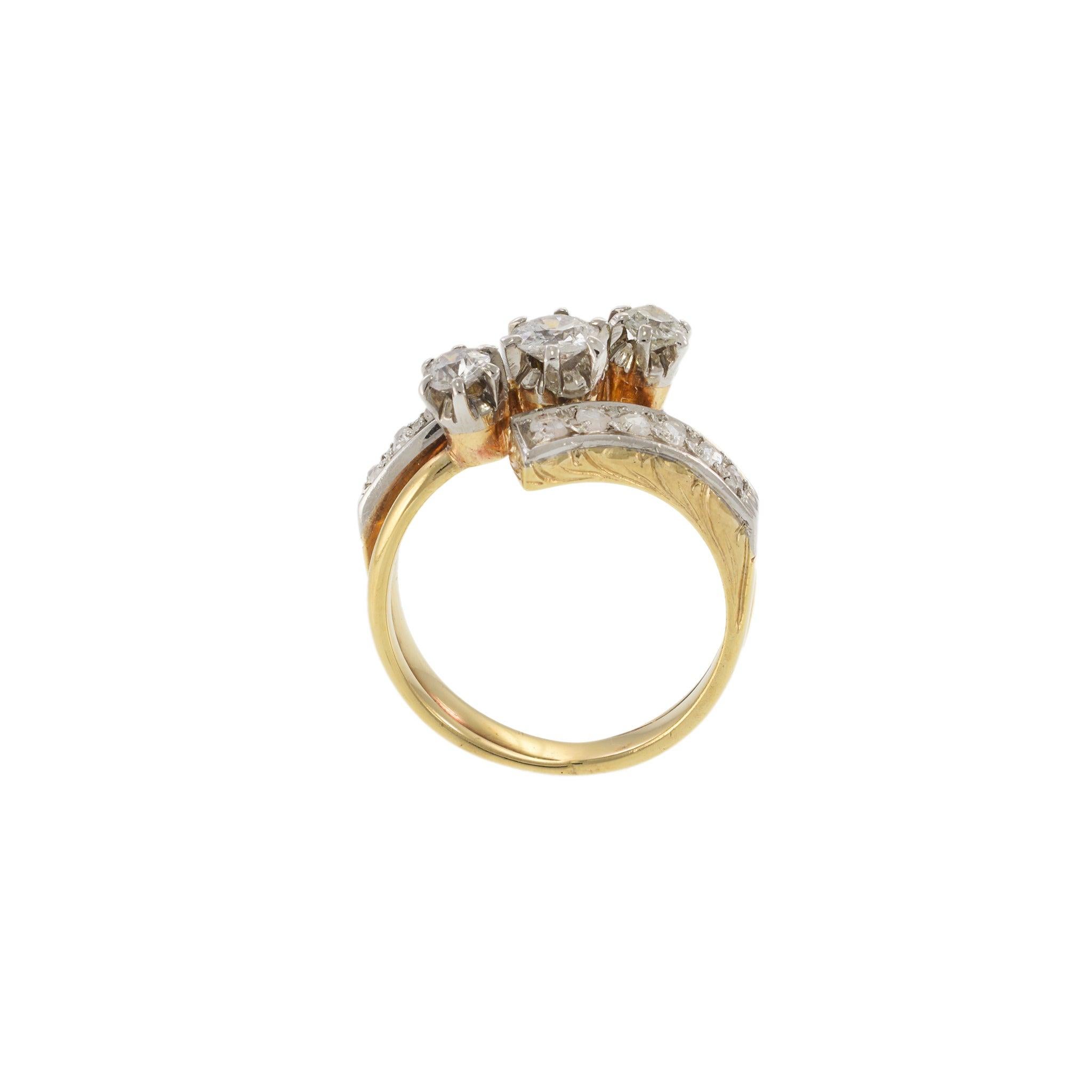 Bague d'époque victorienne en or jaune 18 carats et platine avec diamants Excellent état - En vente à New York, NY