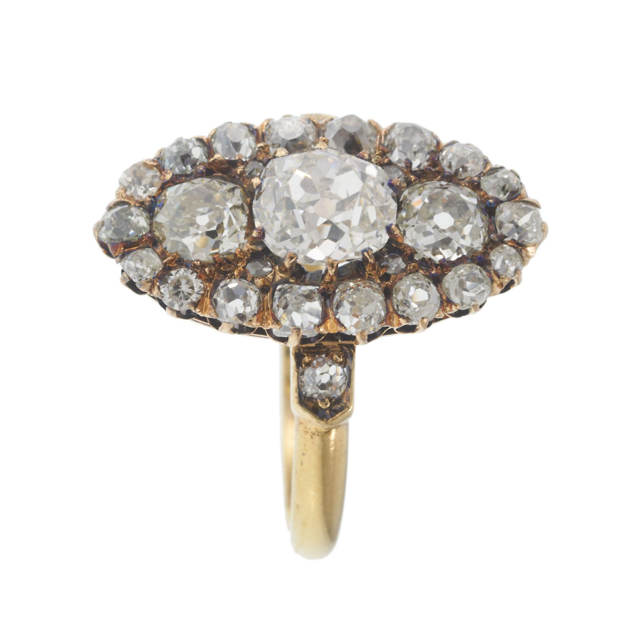 Taglio vecchia miniera Anello antico di epoca vittoriana in oro giallo 18KT con diamante Old Mine Cut in vendita
