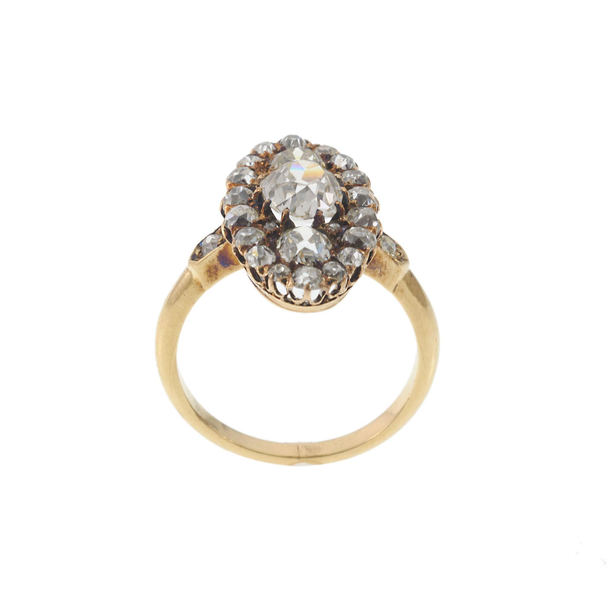 Anello antico di epoca vittoriana in oro giallo 18KT con diamante Old Mine Cut In condizioni buone in vendita a New York, NY