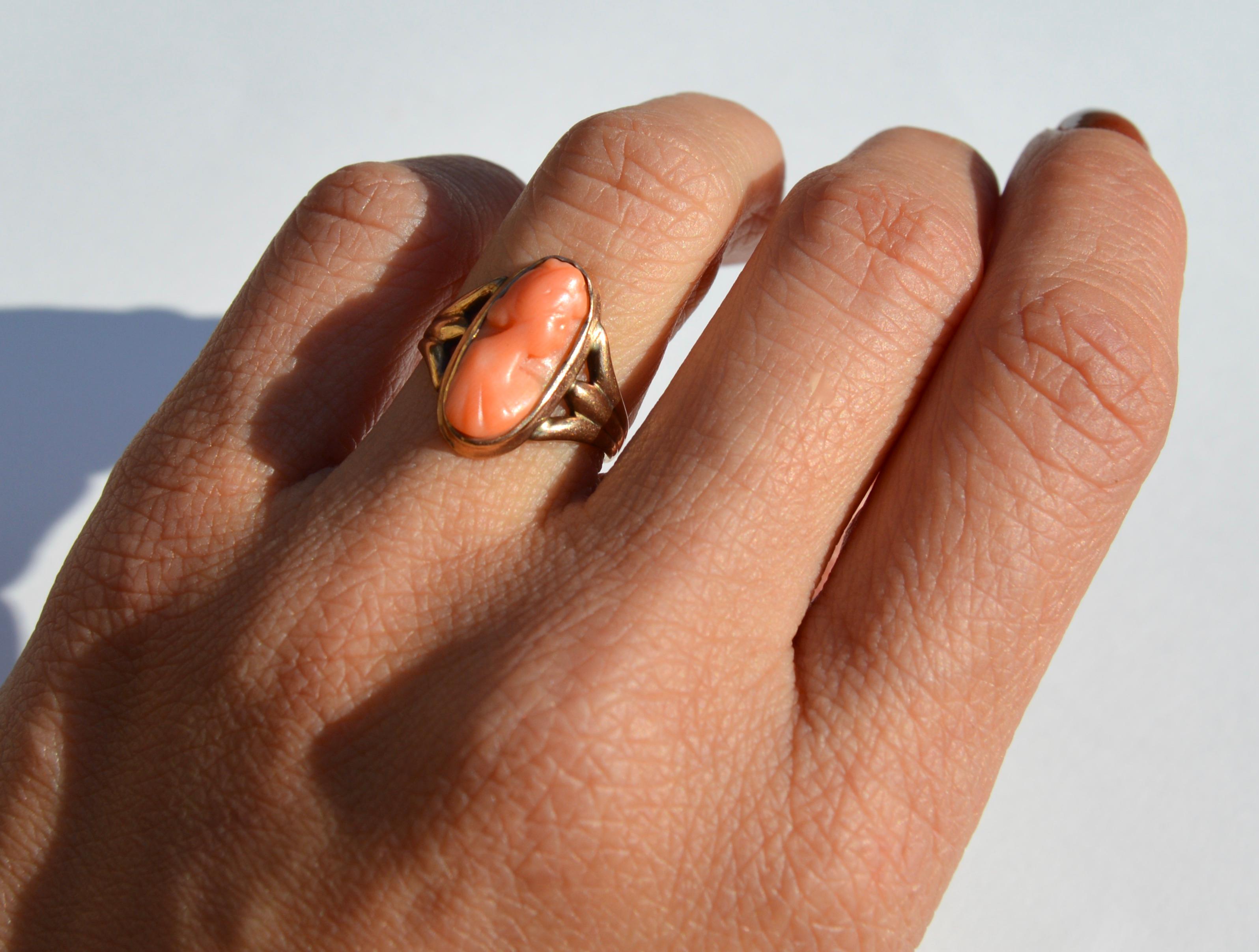 Antique Victorian Era Coral Cameo Portrait 14 Karat Rose Gold Ring For Sale 2