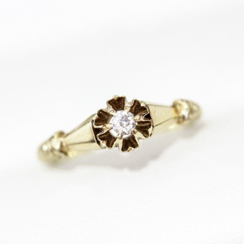 Antique Victorian Era Diamond Engagement Ring In Good Condition For Sale In BALMAIN, NSW
